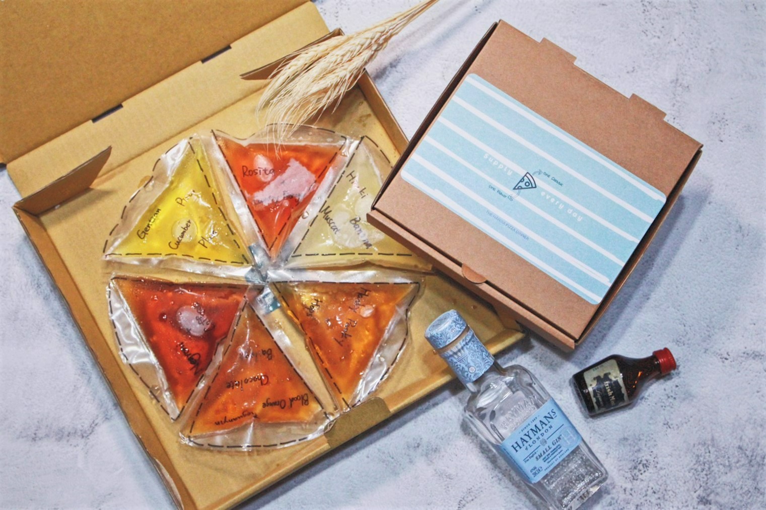 酣呷餐酒館推出的「風味調飲盒裝披薩」從裡到外都萌翻。