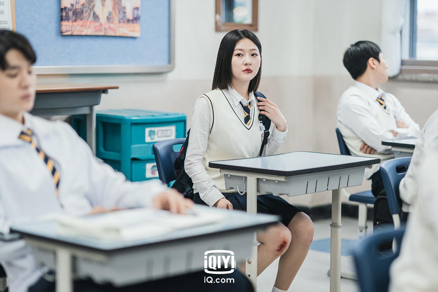 金賽綸在《優秀巫師賈斗心》再演高中生，22歲的她說已經穿得很習慣了。（愛奇藝國際站提供）