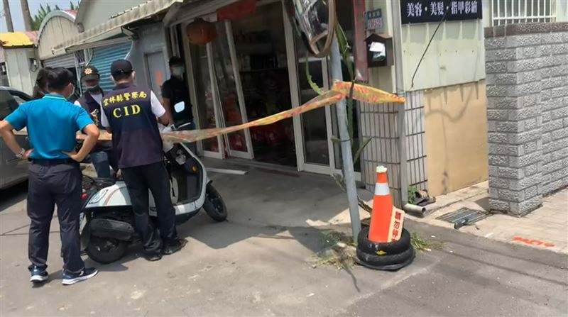 39歲越南籍潘氏女子在自家美甲店，遭到60歲廖姓男友持水果刀和斧頭刺殺身亡。（翻攝畫面）