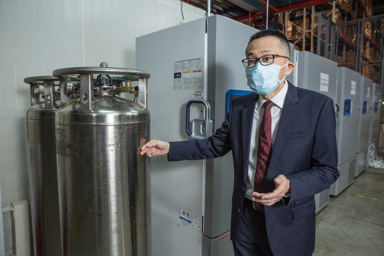 為了避免停電導致疫苗變質,周志鴻指出,物流中心內備有2套柴油發電機與液態氮,可做到三重保溫。