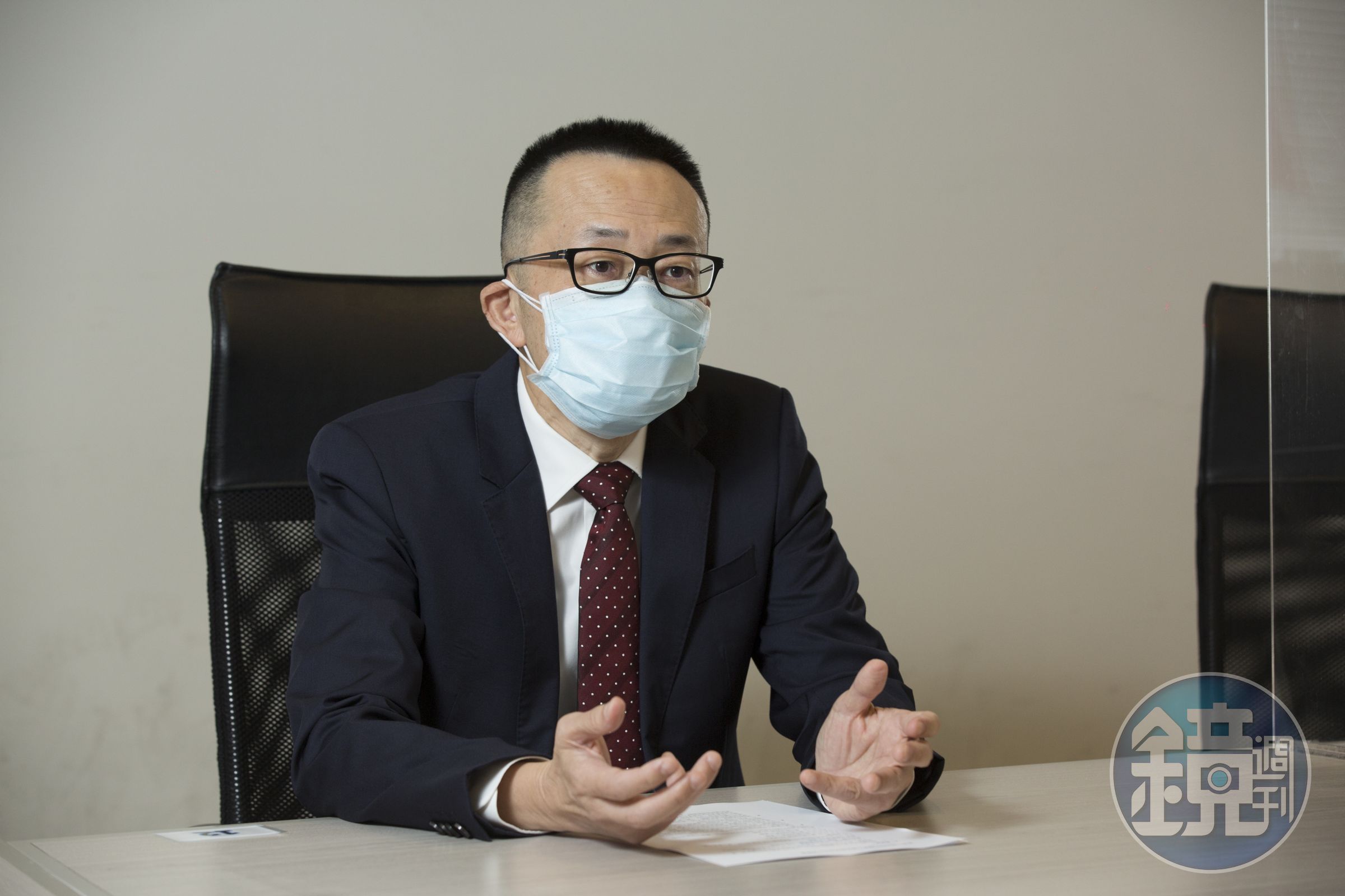 周志鴻的思考模式天馬行空、不受限框架，過去在寶麗來工作時，曾和藝人黎明柔合作，在台首推名人限量版Zoe Cam。