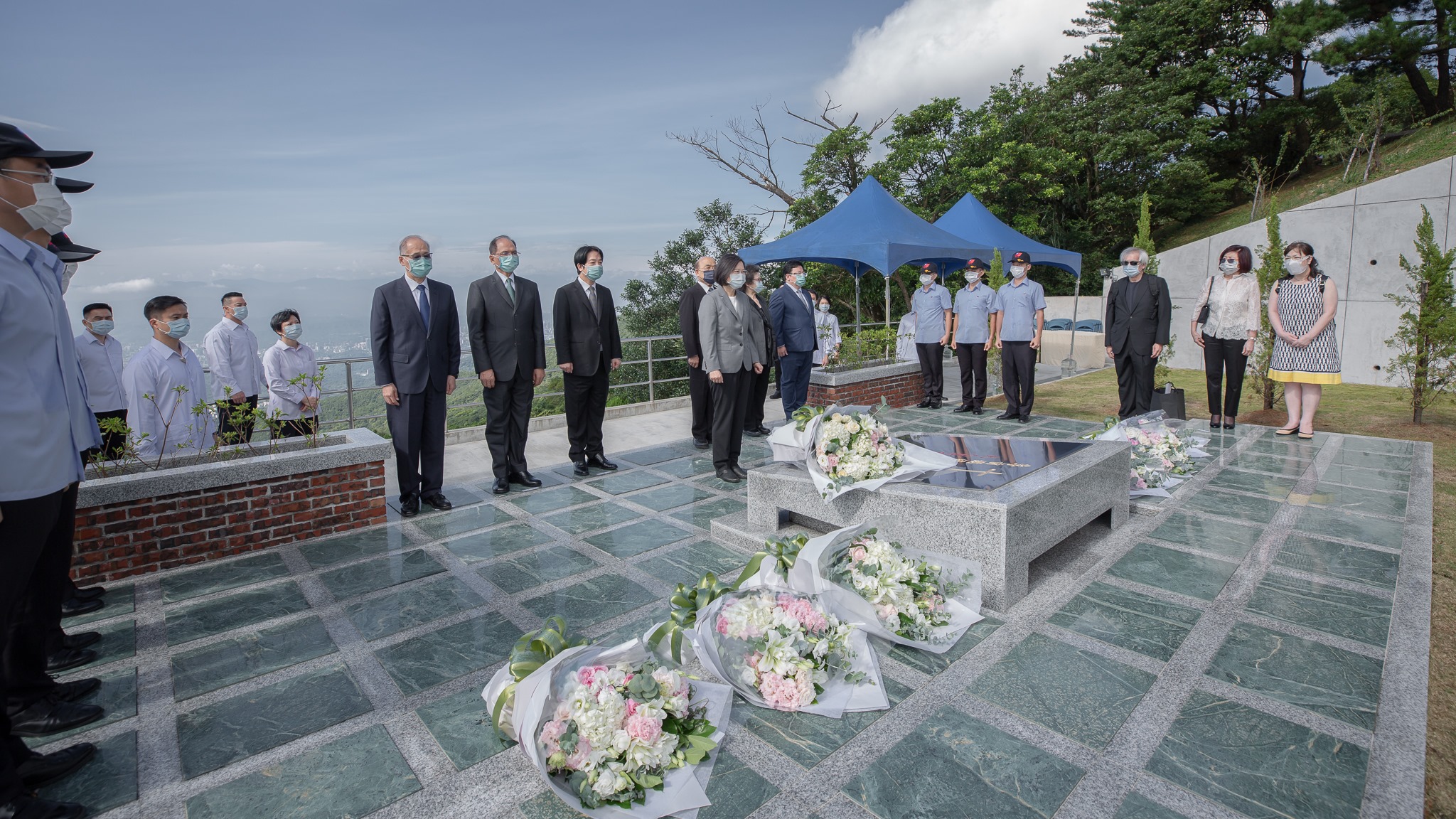蔡總統今到五指山追思李前總統。(翻攝自蔡英文臉書)