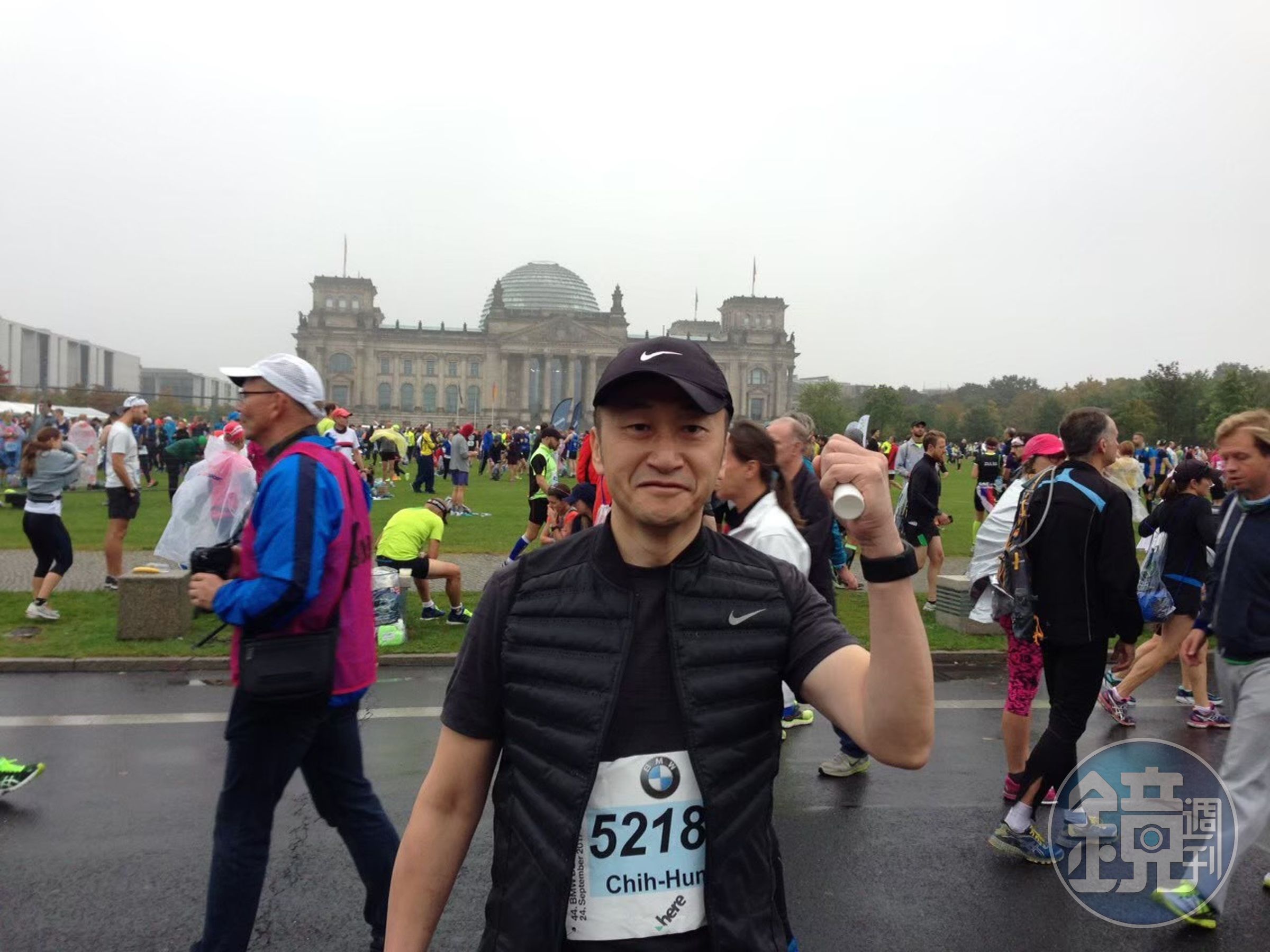 50歲那年，裕利醫藥台灣董事總經理周志鴻開始練跑，4年內順利集滿全球六大馬拉松。（周志鴻提供）