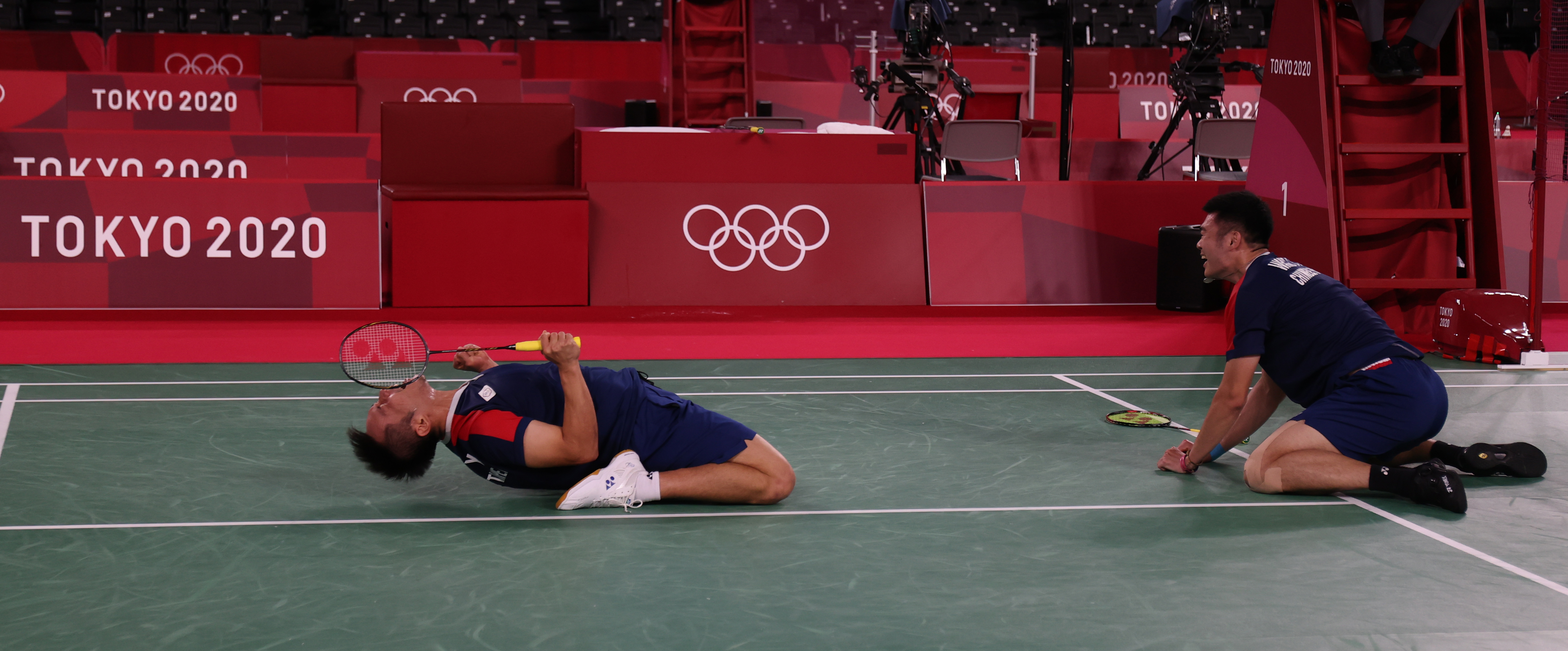 「麟洋配」王齊麟與李洋，一路過關斬將，最終更技壓中國選手奪下男雙羽球金牌。（體育署提供）