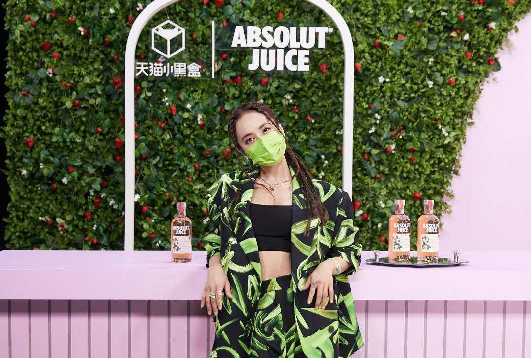 蔡依林出席網購平台直播活動。（翻攝自微博）