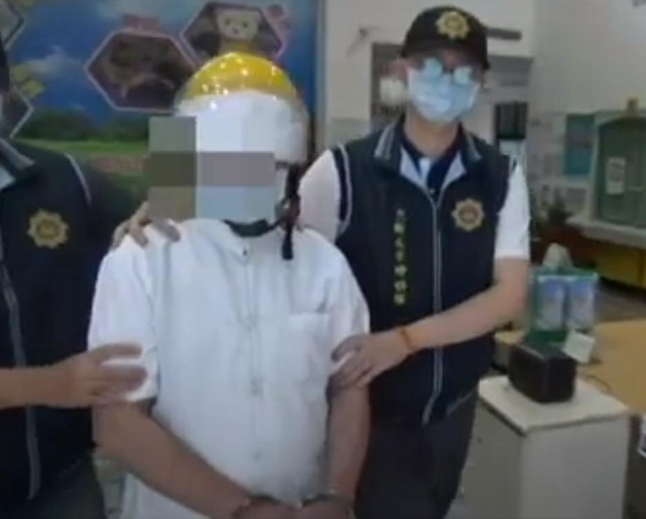 洪姓神棍宣稱自己「國際通靈」要求女子裸體以硃砂筆就可幫人治癒子宮頸癌和婦女病。（警方提供）