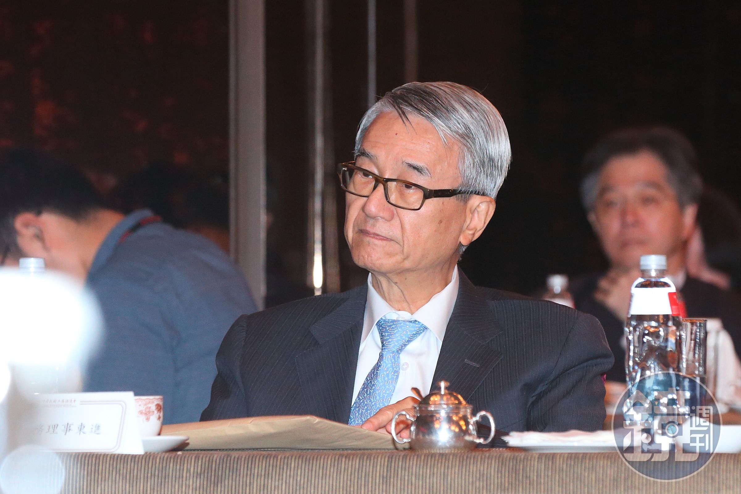 新光三越昨天股東會，新光金創辦人吳東進在股東會上提4大意見。
