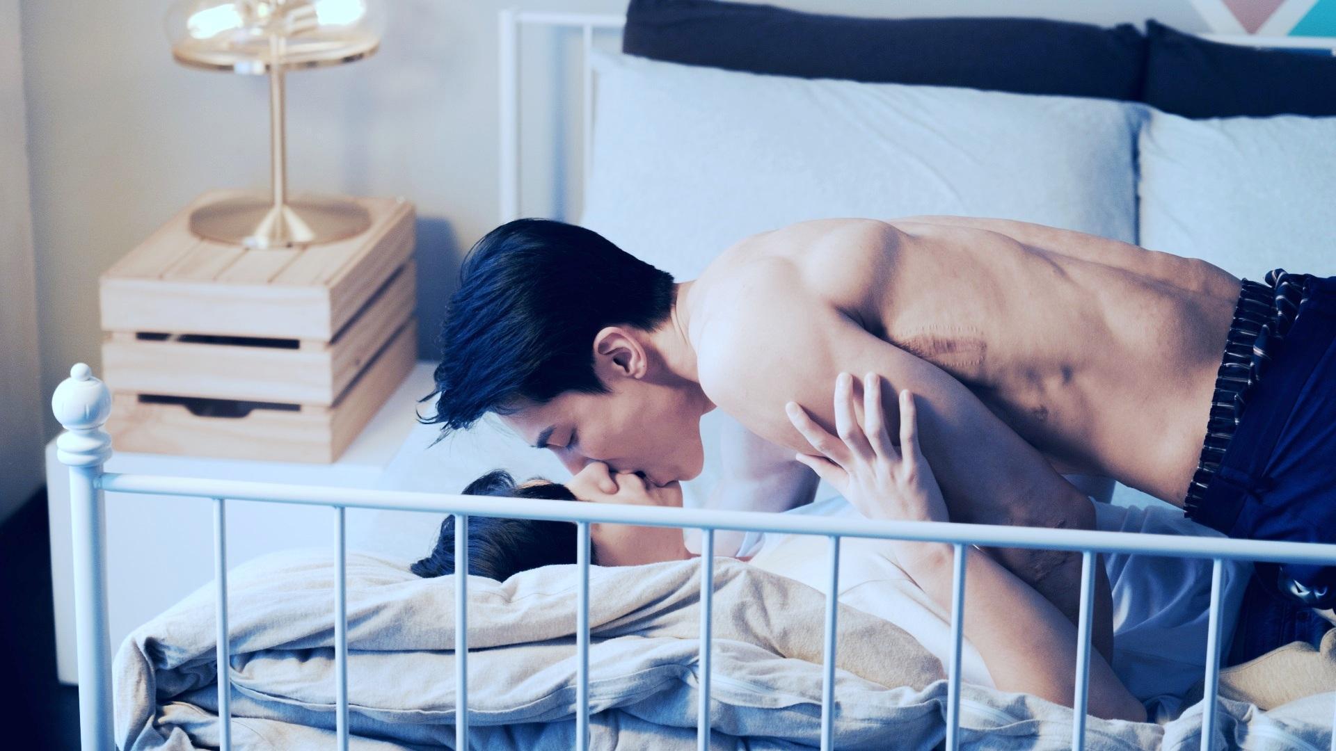 最終回賴東賢、王碩瀚這對男男CP從互撩、輕吻、狂吻到滾床，都讓網友血脈噴張。（Vidol提供）