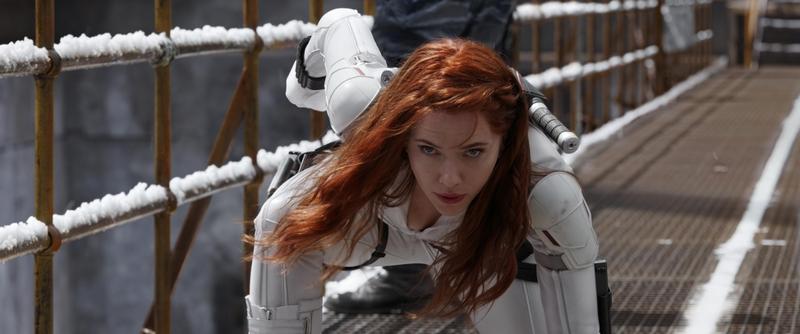 《黑寡婦》受疫情影響一再延檔，上映後全球票房疲軟，有可能會是漫威史上票房最低電影。（迪士尼提供）