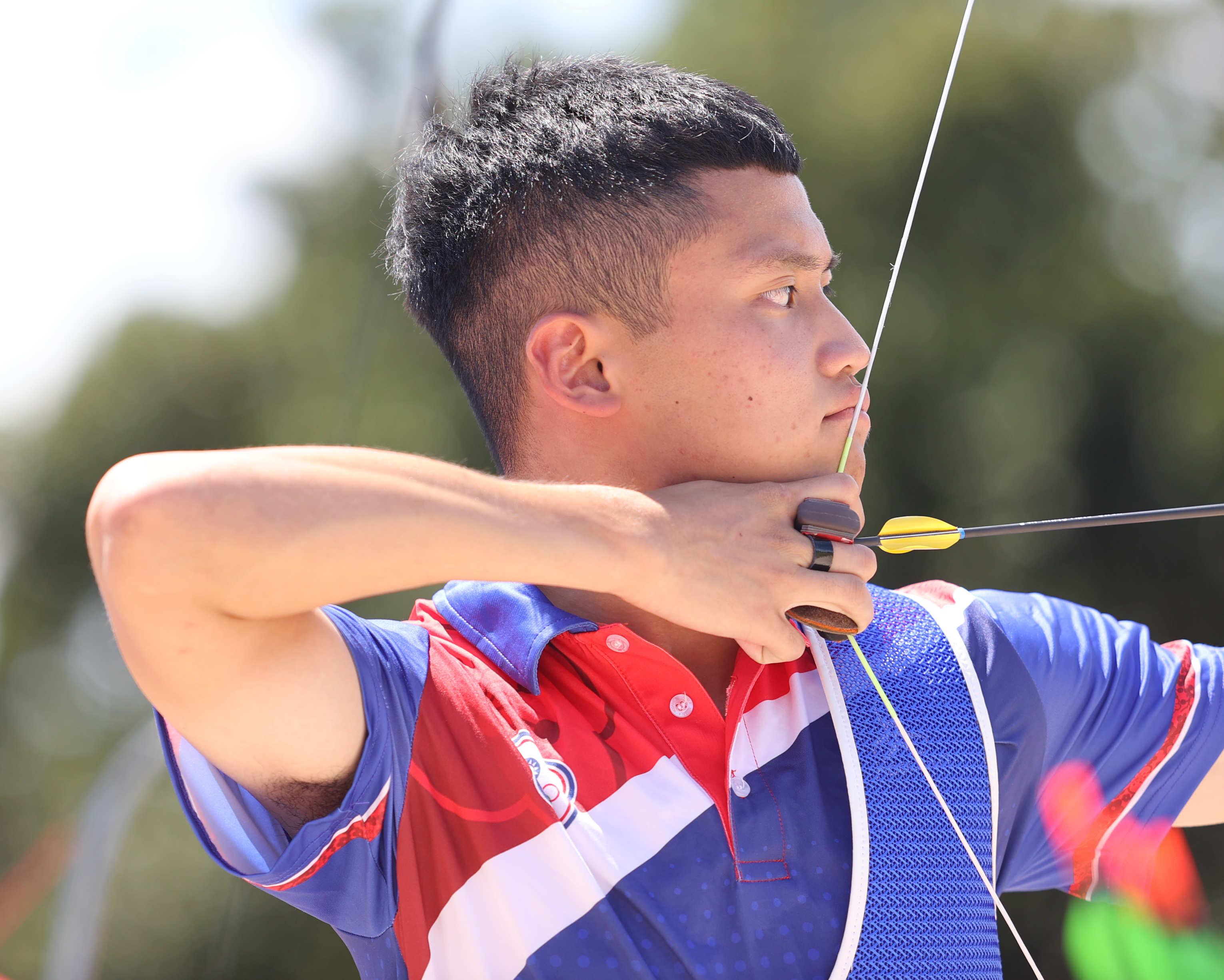 湯智鈞射下南韓金優鎮,晉級男子射箭個人賽4強。(體育署提供)