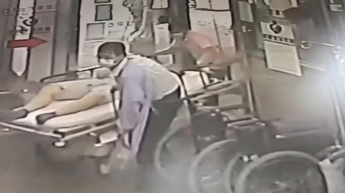 28歲的身障院生疑遭教養院2名員工虐打,送醫急救仍不治。(翻攝畫面)