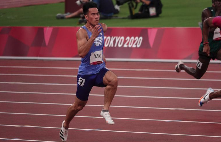 「台灣最速男」楊俊瀚在男子100M預賽中，跑出10.21秒成績。（中華奧會提供）