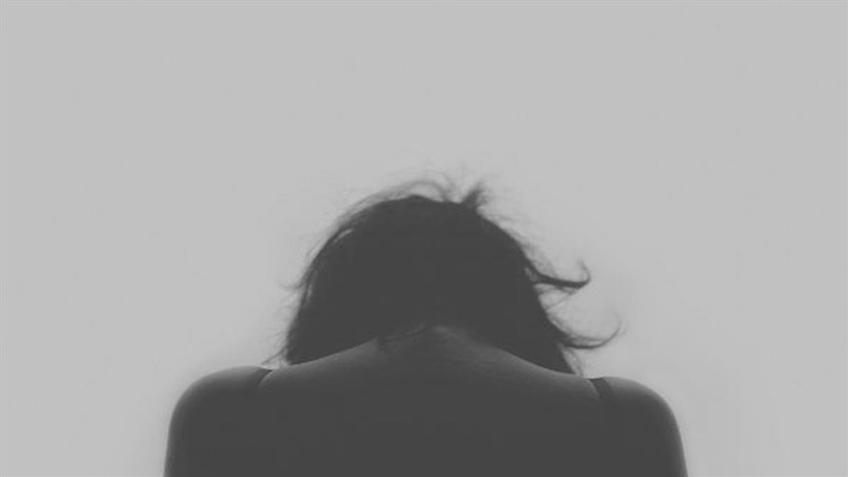 女網友的裸照,被網友上傳至6000人的臉書群組,還以「下面癢」等不雅文字嘲諷她。(示意圖,翻攝自pixabay)