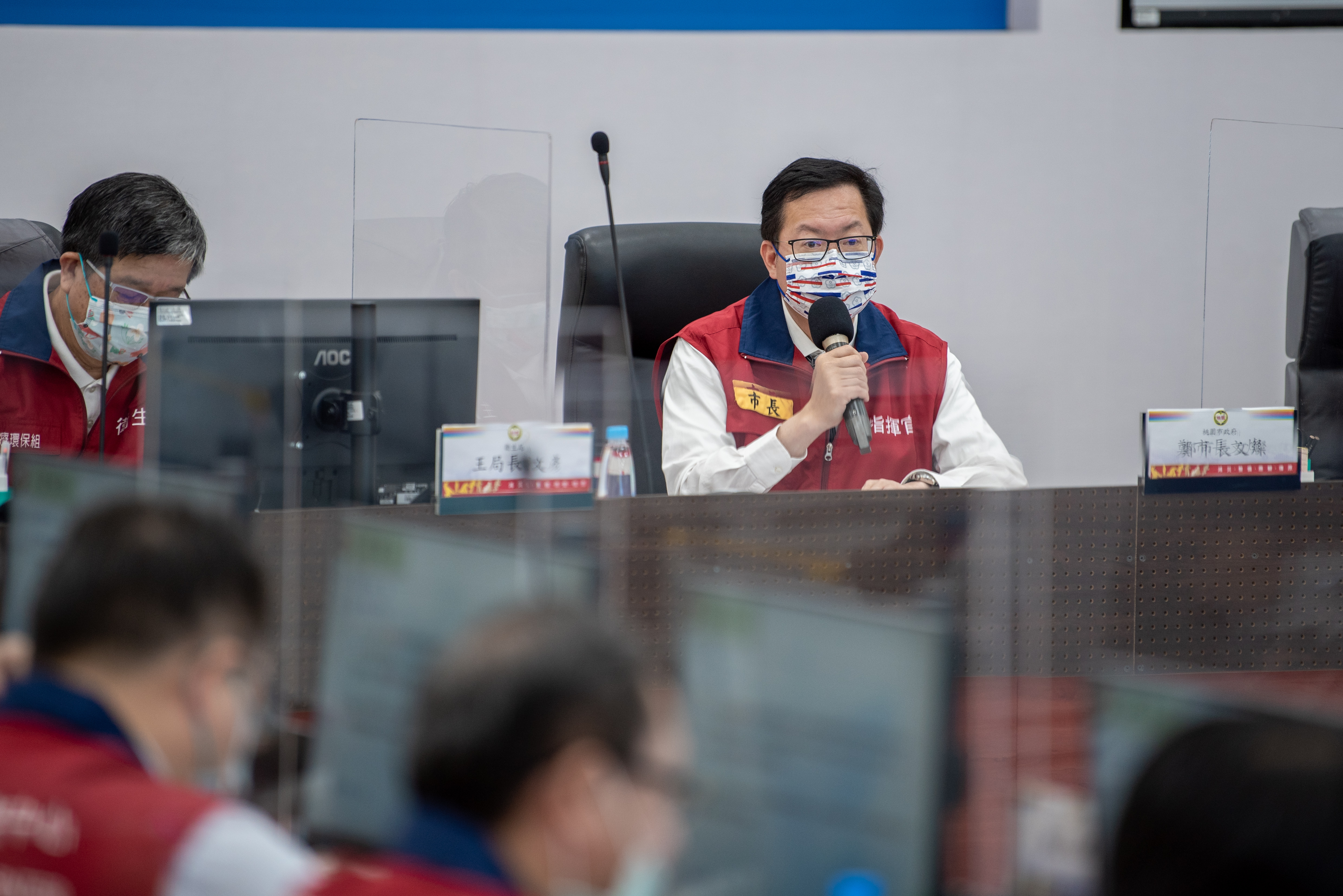 鄭文燦今（2日）表示，市府主動追查以「人追人」的方式查到，今日會公布其他5人的案號。（桃園市府提供）