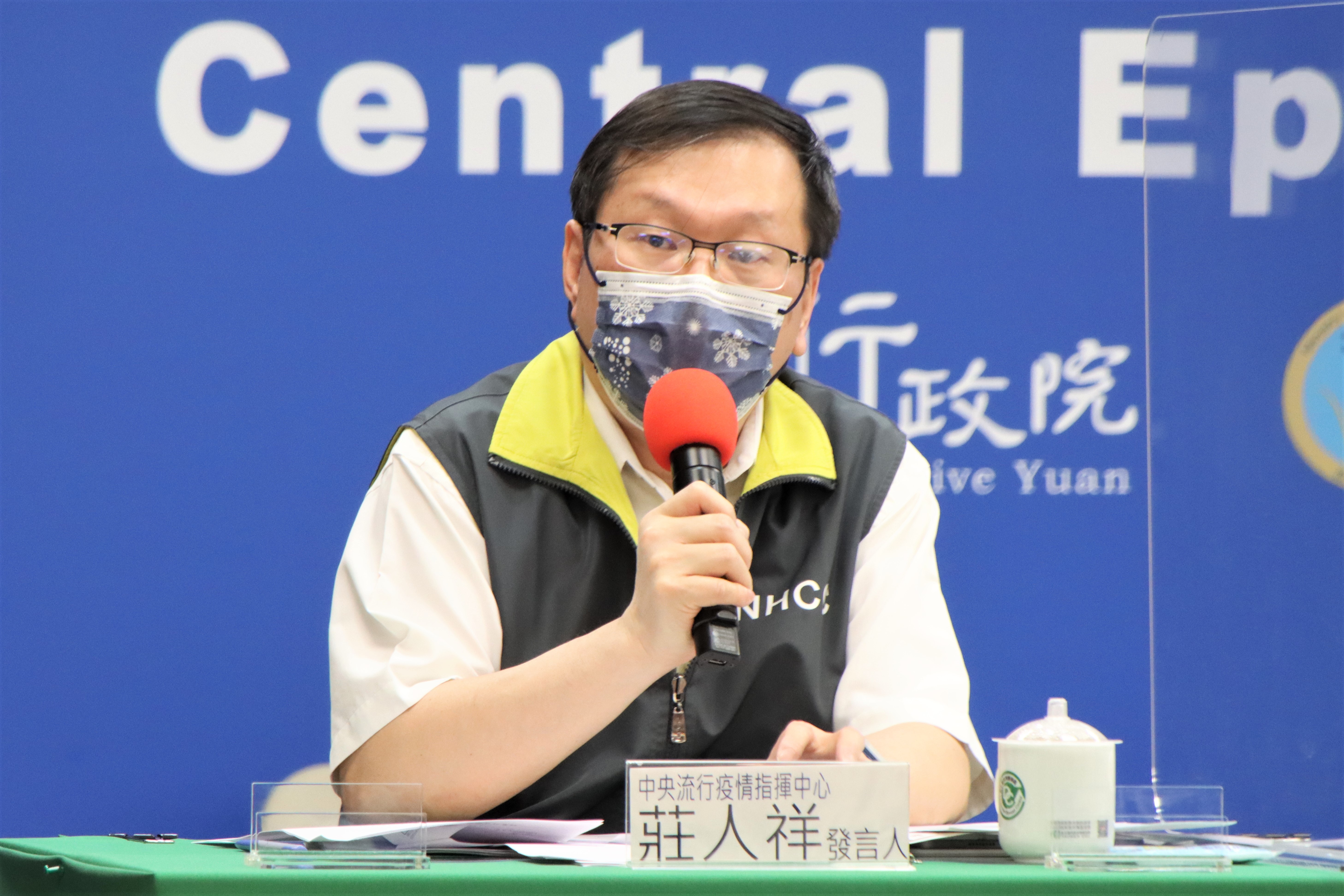 指揮中心發言人莊人祥說明疫苗接種不良事件。（指揮中心提供）
