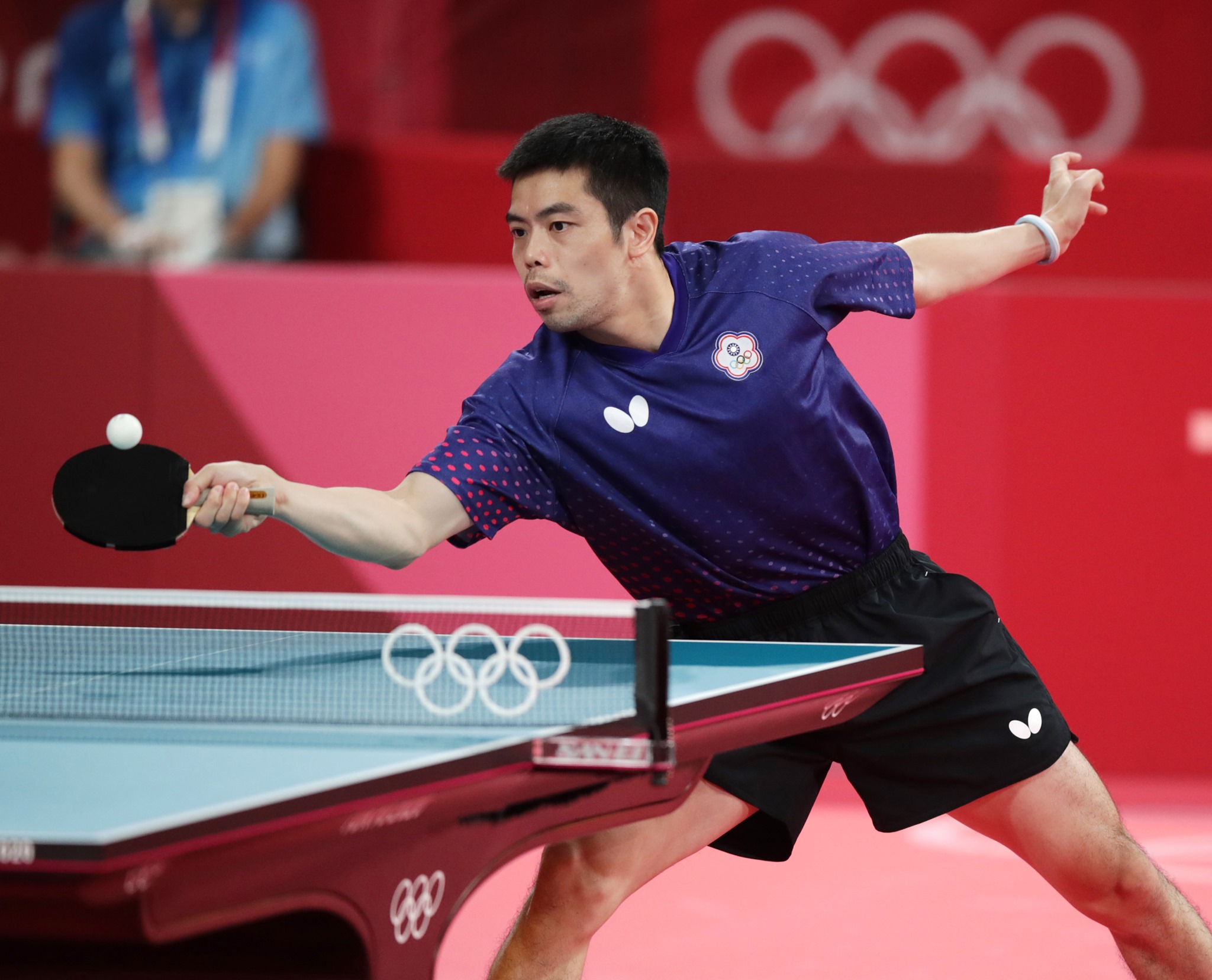 「桌球教父」莊智淵男子單打以選手兼教練出賽。(體育署提供)