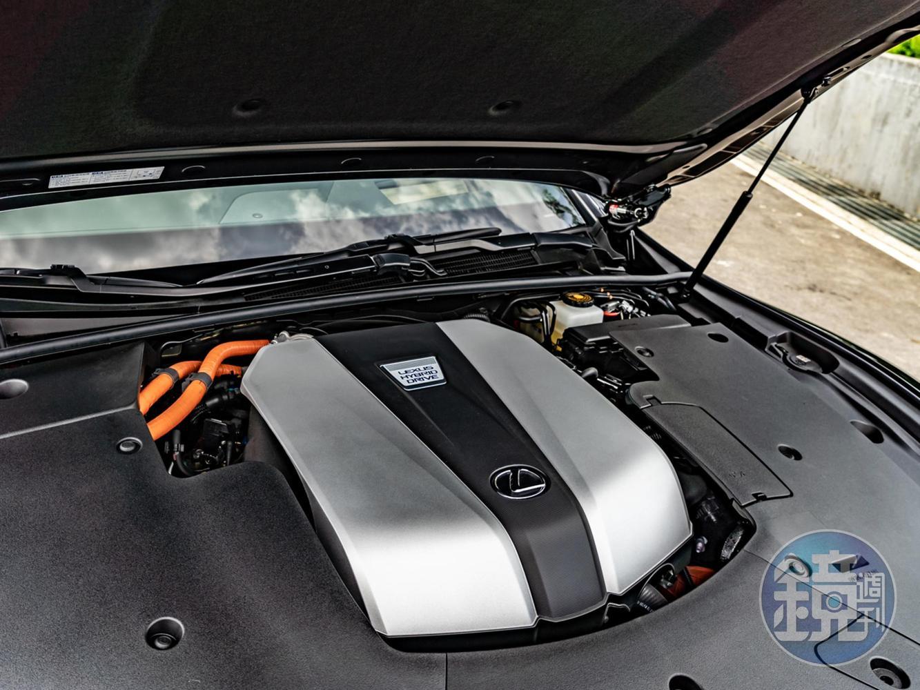 以一具8GR-FXS 3.5L V6汽油引擎＋鋰電池模組與電動馬達驅動，其綜效最大馬力輸出為359hp。