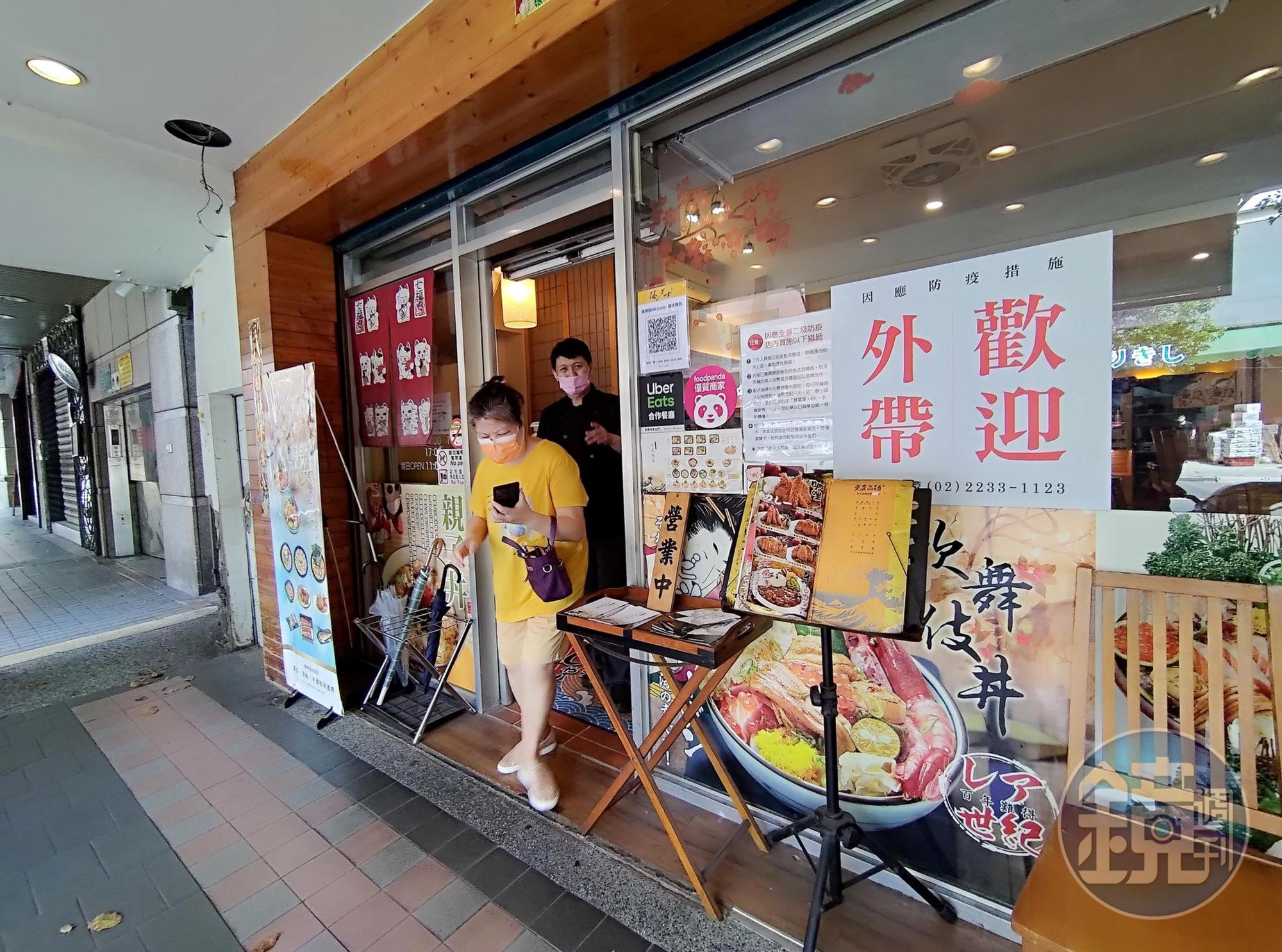 雙北8/3起開放餐飲內用，各家銀行也競相推出信用卡刷餐飲消費優惠。