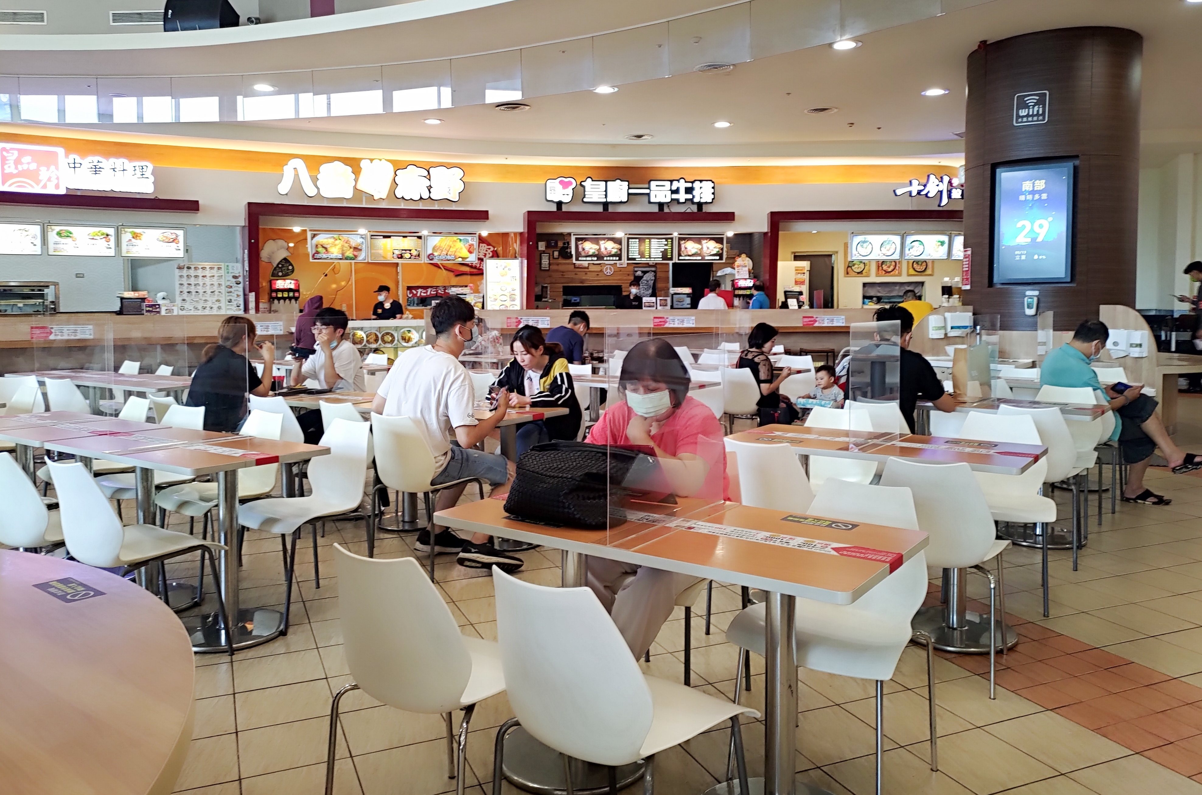 雙北共同宣布，明（3日）起餐廳開放內用。（本刊資料照）