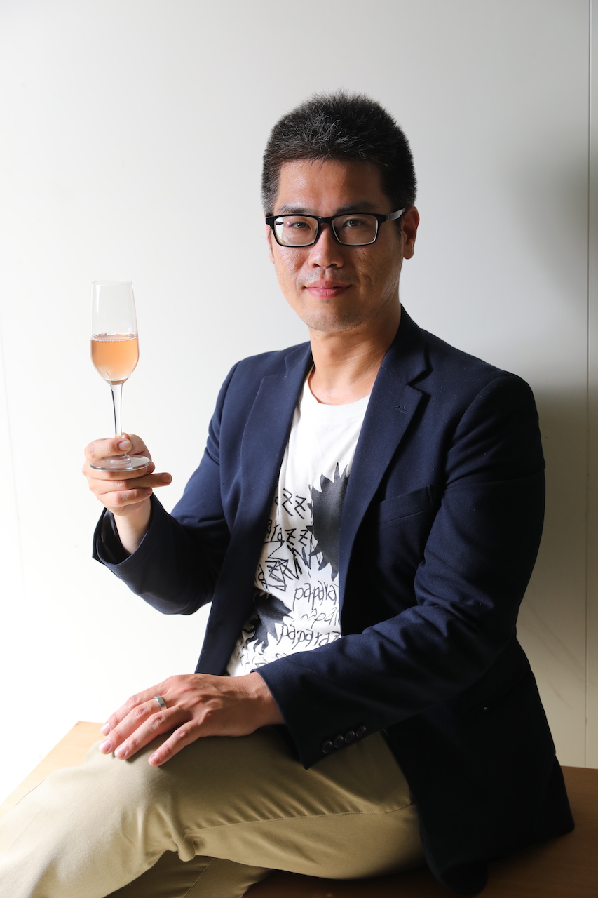 「TOAD台灣自酒發展有限公司」執行長吳宥廣（Charles）認為推動地酒有助提升農業精緻度，也讓國際酒業看得到台灣的特殊性。