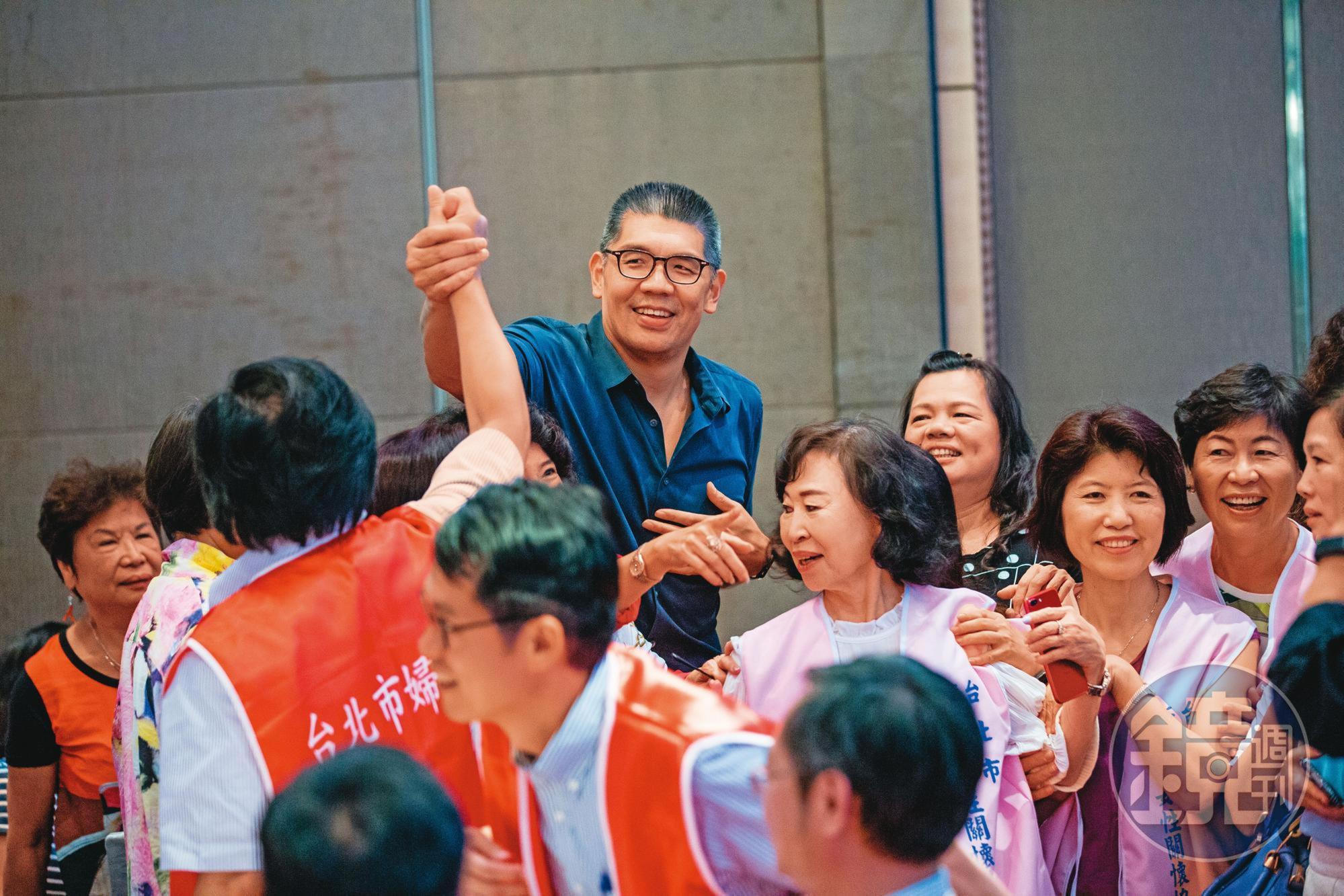 原先有意投入黨魁選戰的連勝文,因父親連戰身體欠佳,參選機率逐漸下滑。