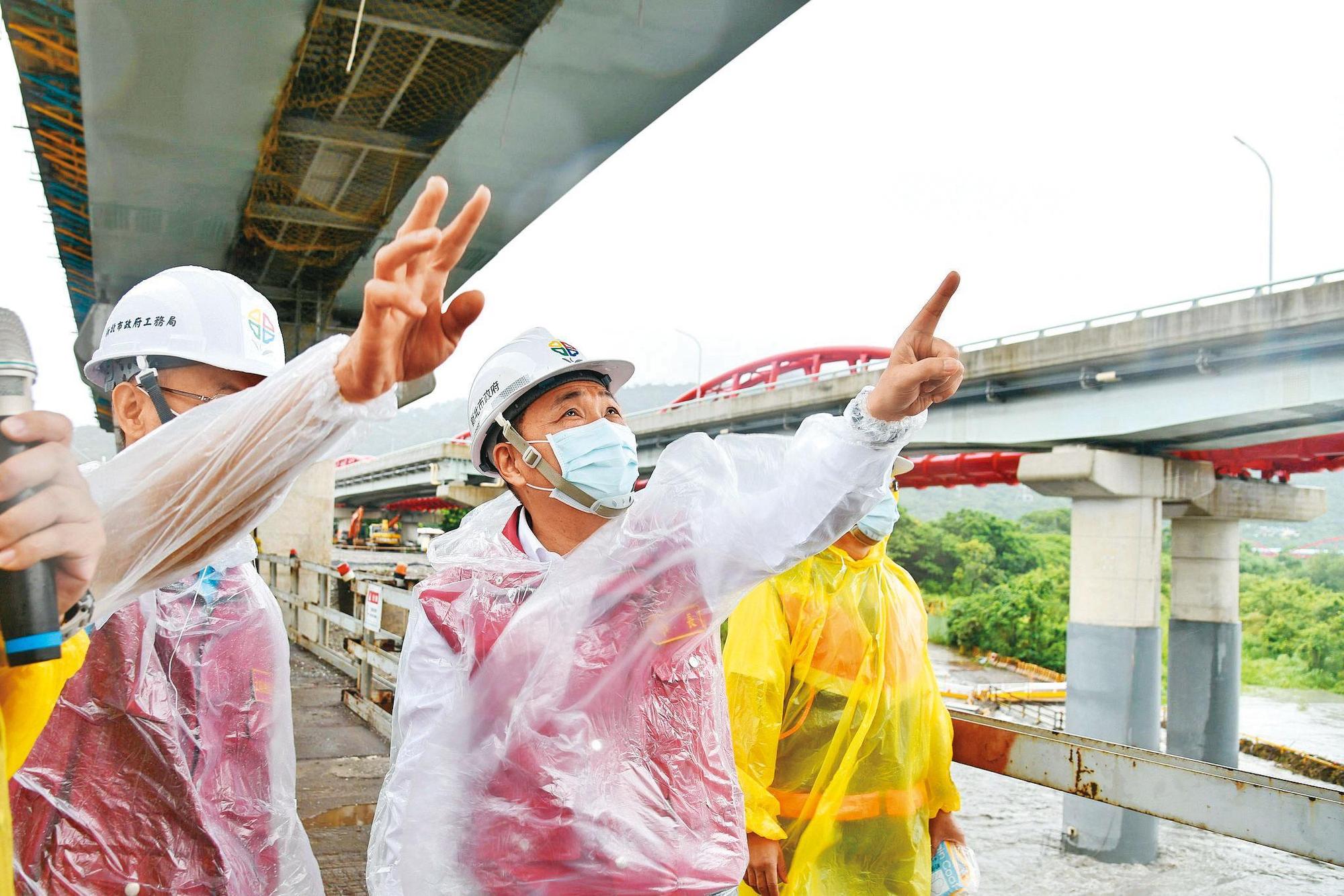 侯友宜力拚防疫及市政成績,近來支持度高過國民黨,被黨內看好參選2024年總統。(新北市政府提供)