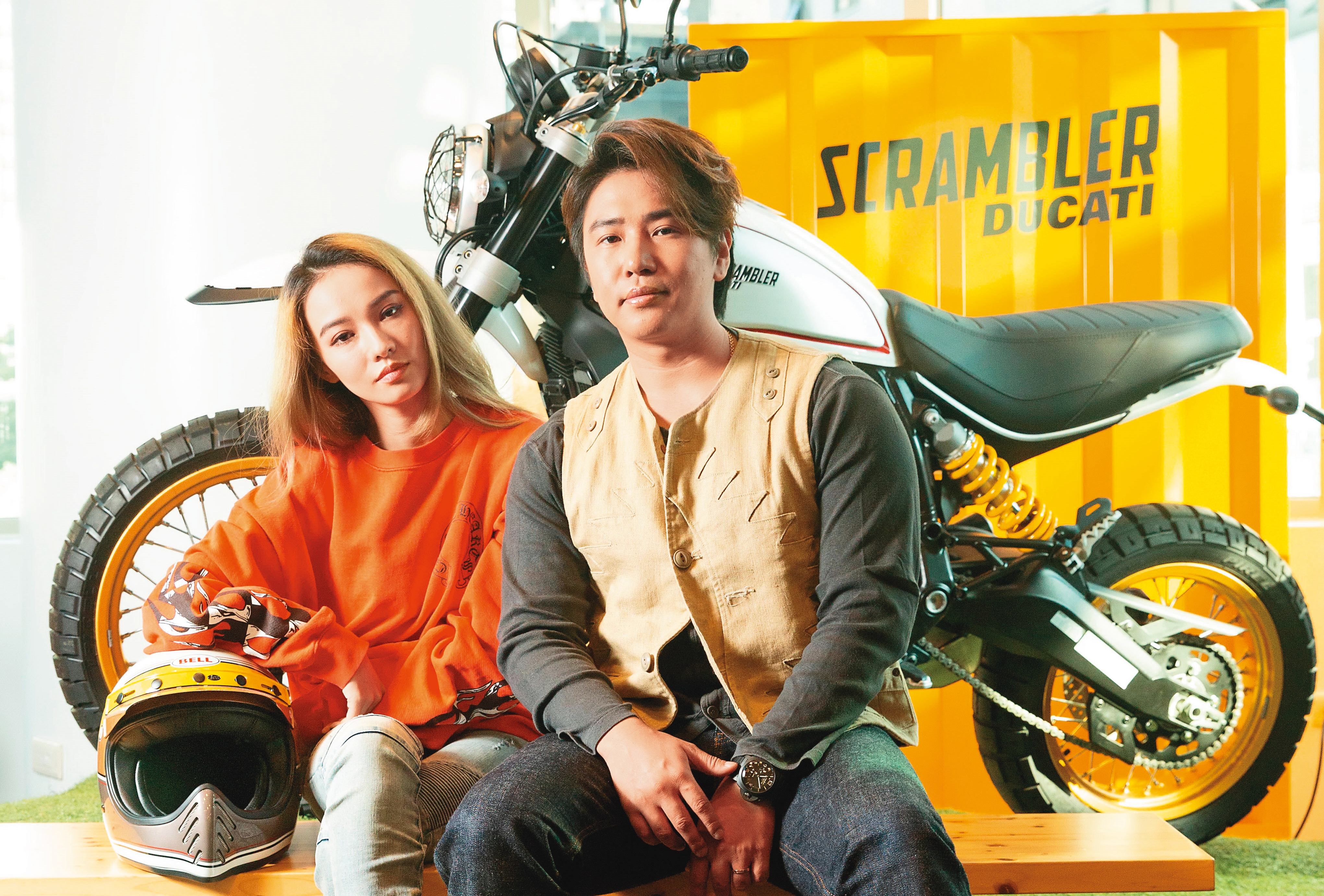 結婚7年，歐弟（右）與老婆鄭雲燦（左）傳出離異，根據本刊調查，夫妻已經各過各的生活。