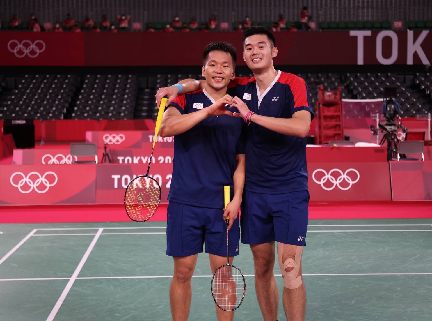 王齊麟（右）自虧在場賽「我就是負責緊張」，而李洋（左）則會頻頻安慰他。（體育署提供）