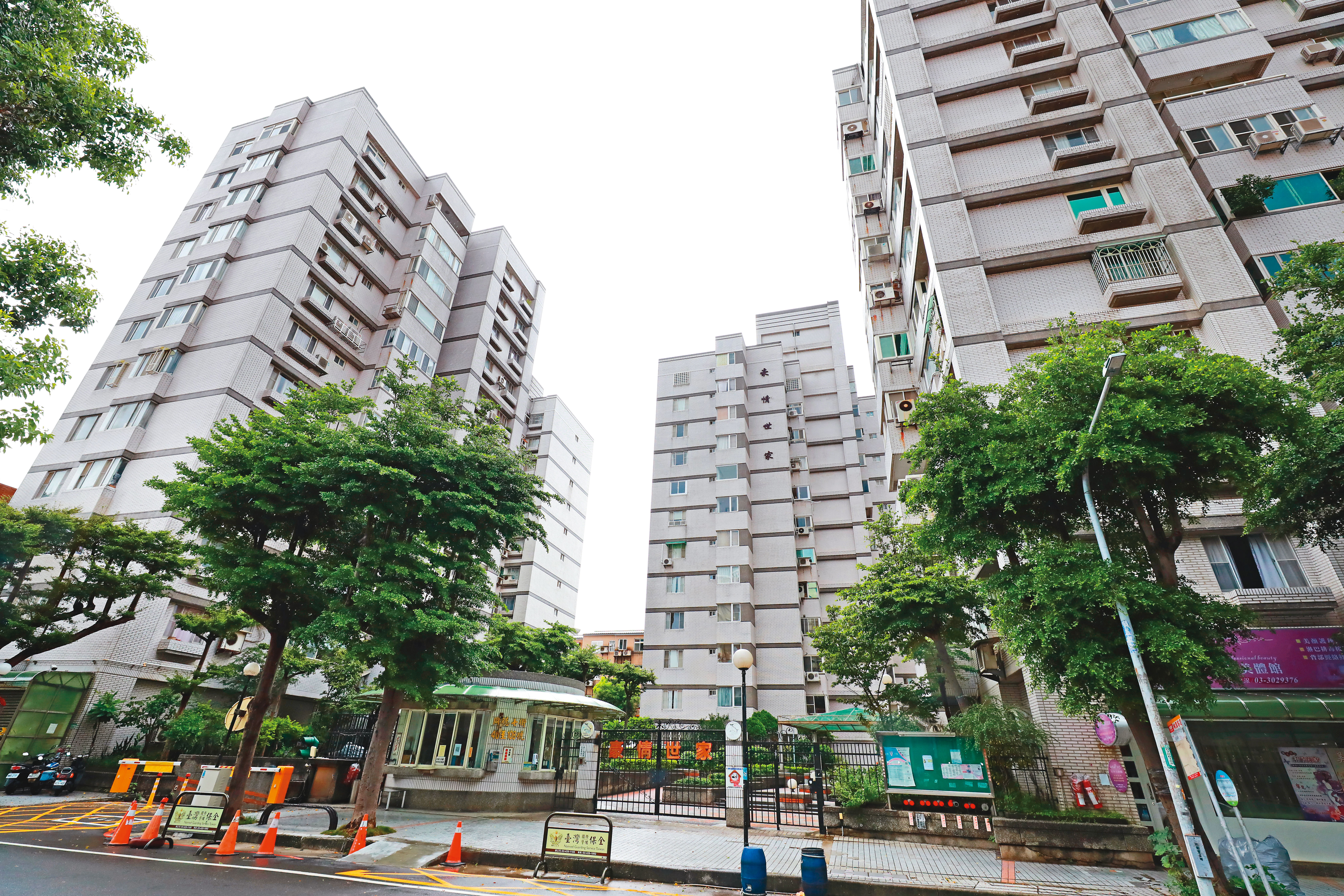 張大偉和白手套先約在他位於桃園的豪情世家社區（圖）外，然後開車載對方進地下停車場收取賄款。