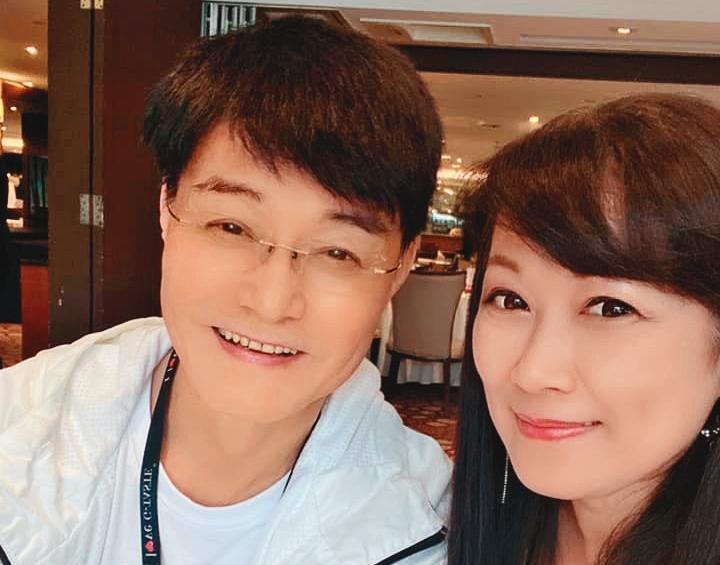 張金鳳(右)一度爆出蕭大陸對她施暴,還是王中皇(左)陪當證人;不過後來兩人對於此事不願再提。(翻攝自張金鳳Envi Chang臉書)