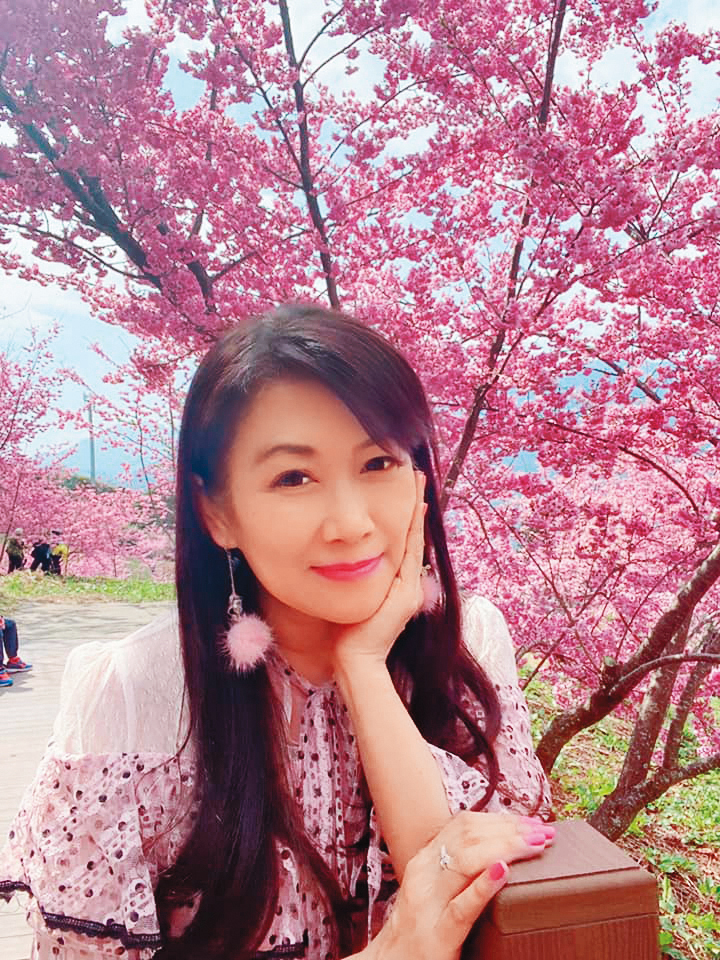 雖然張金鳳已姿態放得低調，不過她臉書上的親友留言仍然留著，替她出了不少怨氣。（翻攝自張金鳳Envi Chang臉書）