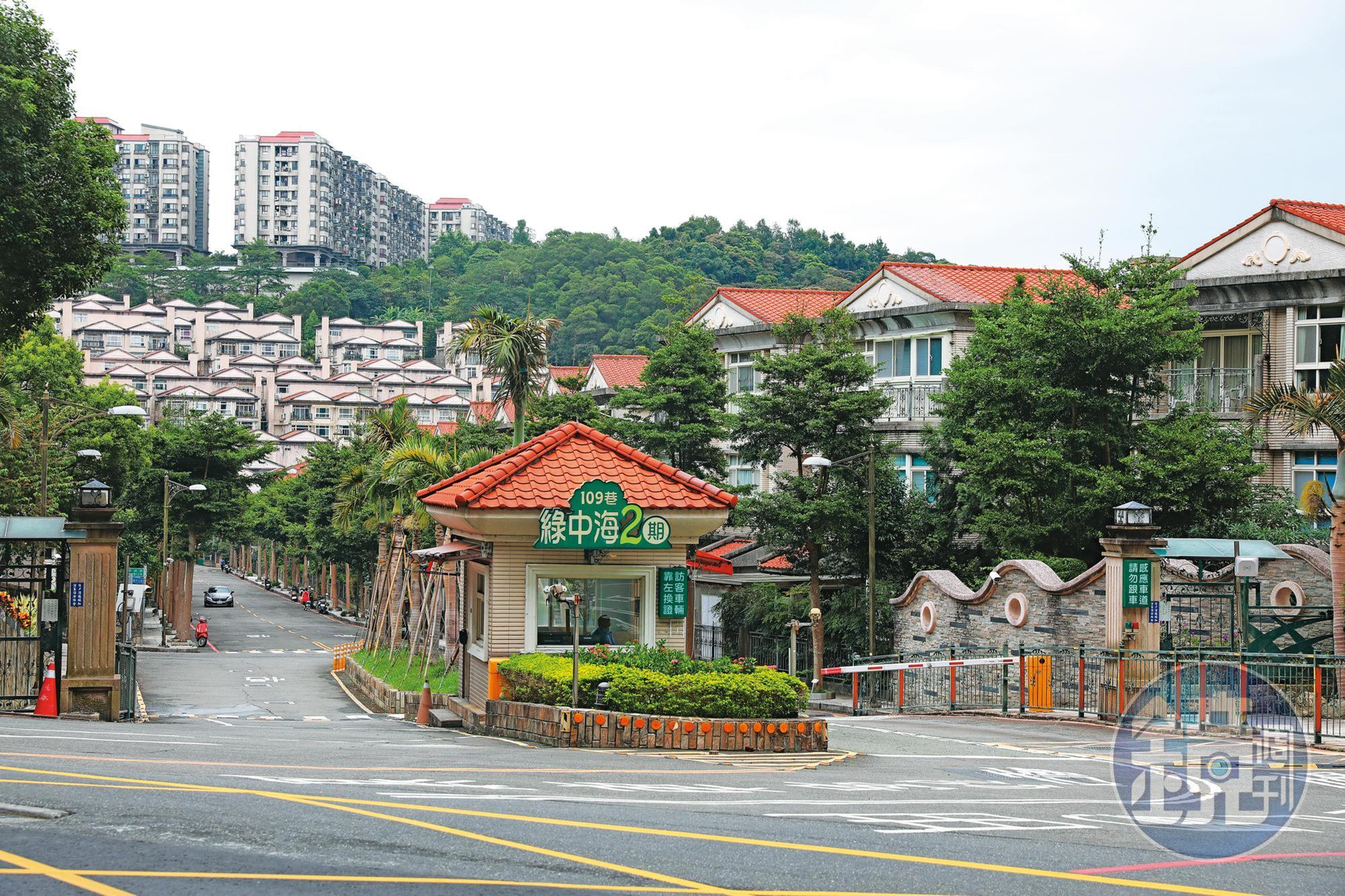 刑事警察局幹員在新北市新店區的「綠中海社區」（圖）某別墅內，逮捕王鑫。
