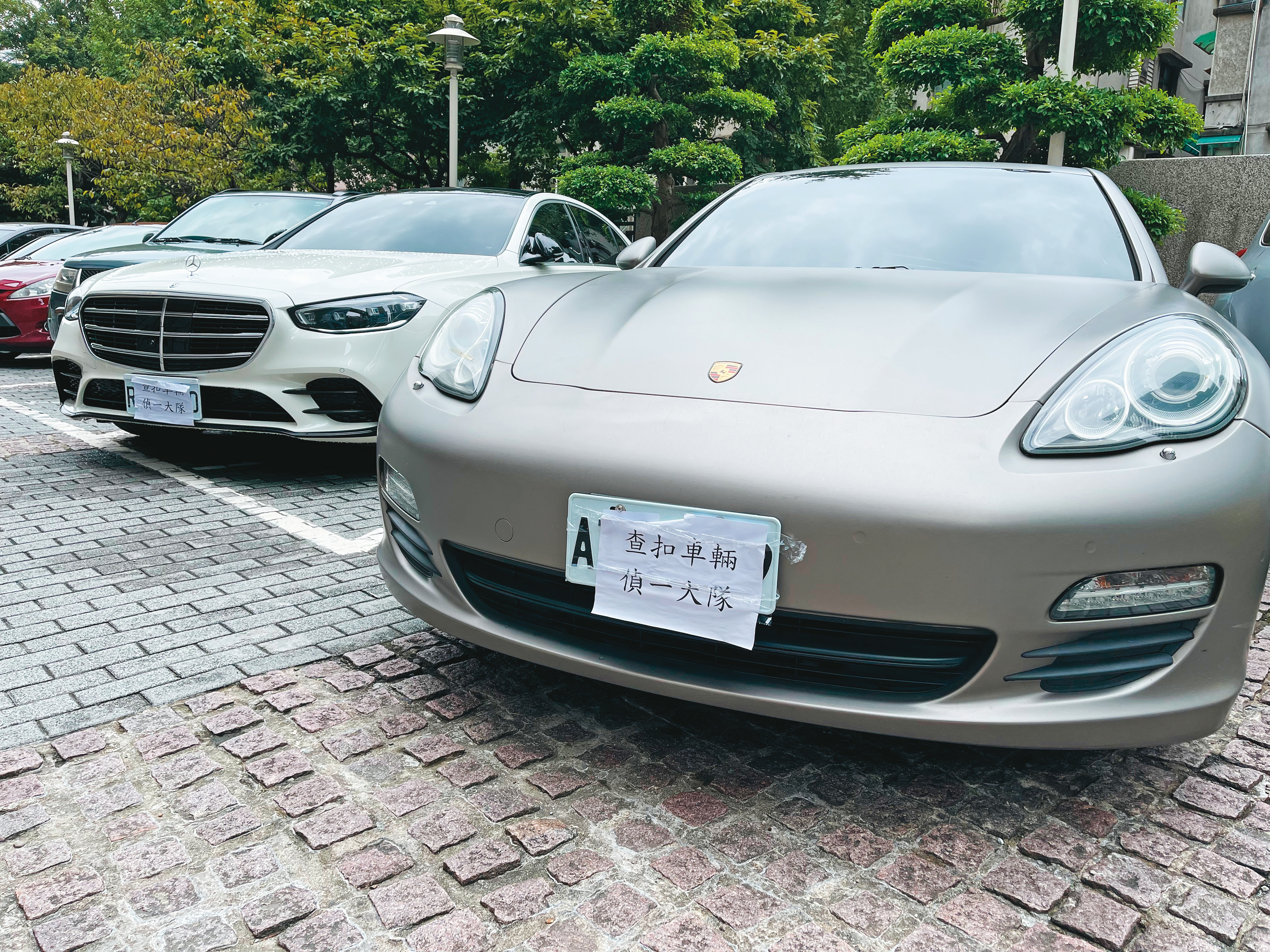 警方除了拘提王鑫等人，也一併查扣他們的名車。