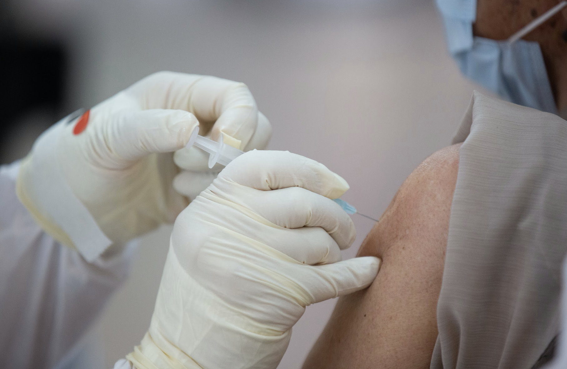 台北市衛生局證實中央明早將配發7.3萬劑疫苗。（示意圖，本刊資料照）