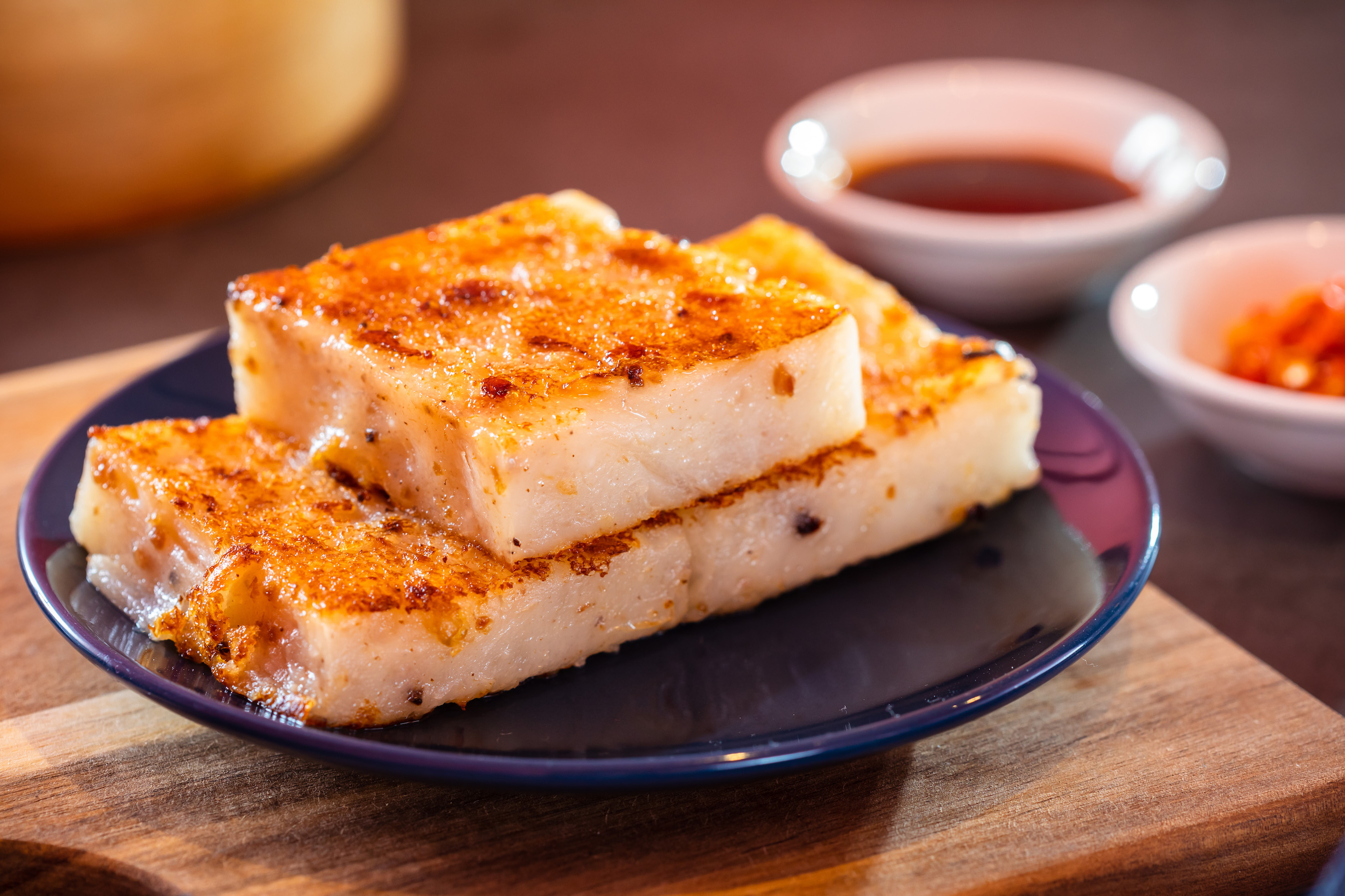 「臘味蘿蔔糕」是大三元的招牌港點，在小三元調整得質地更綿密。（限時外帶84元／份，冷凍整條323元／1000g）