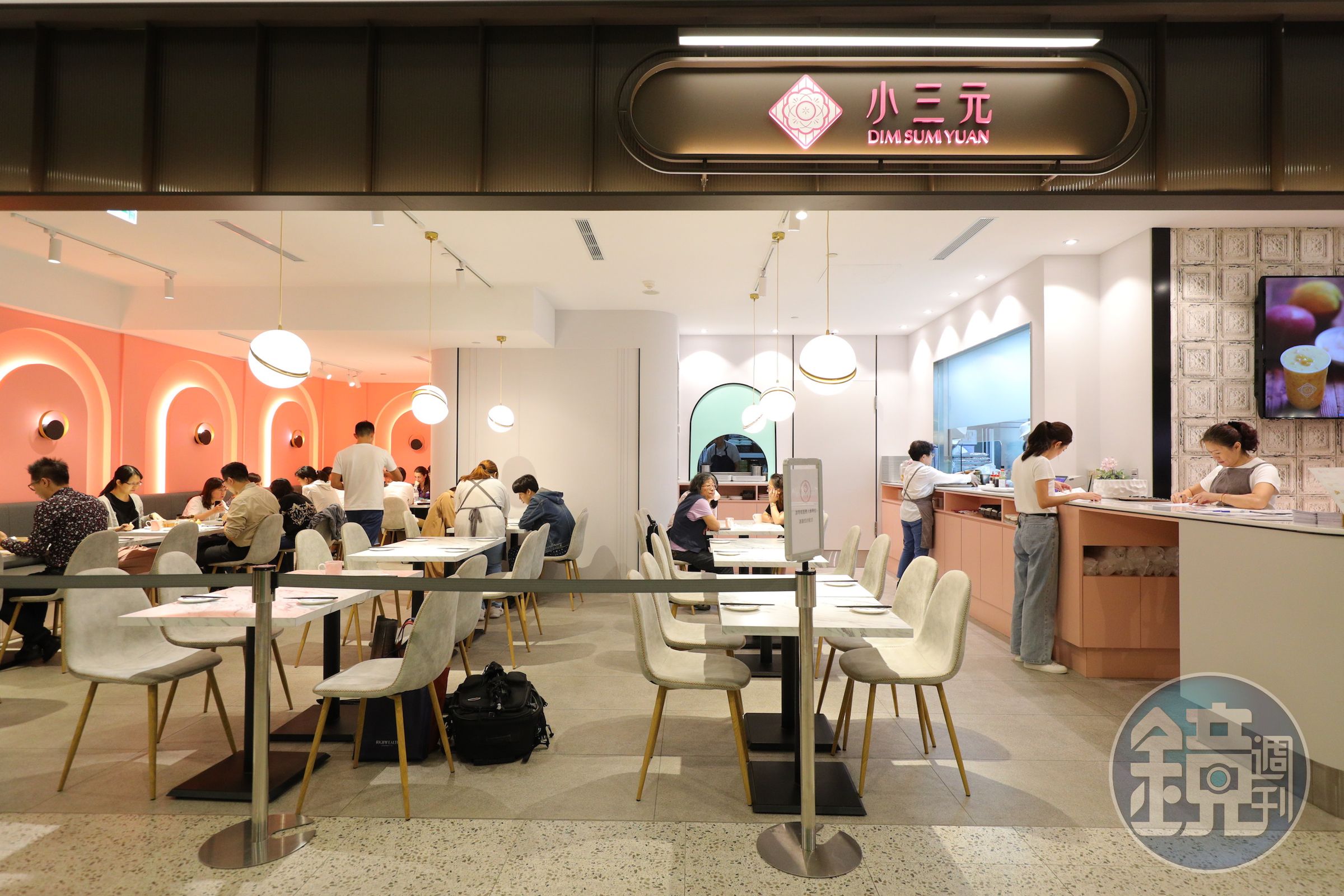 位於「台北101」美食地下街的港點餐廳「小三元」日前也開放內用。（圖為剛開幕時所攝）