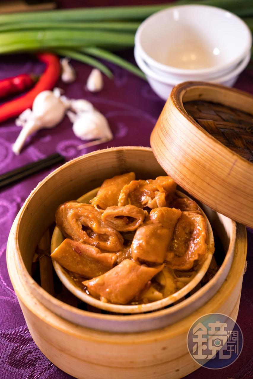 保有Q度的「筍絲大腸」滷得入味,鹹中帶甜。(80元/份)
