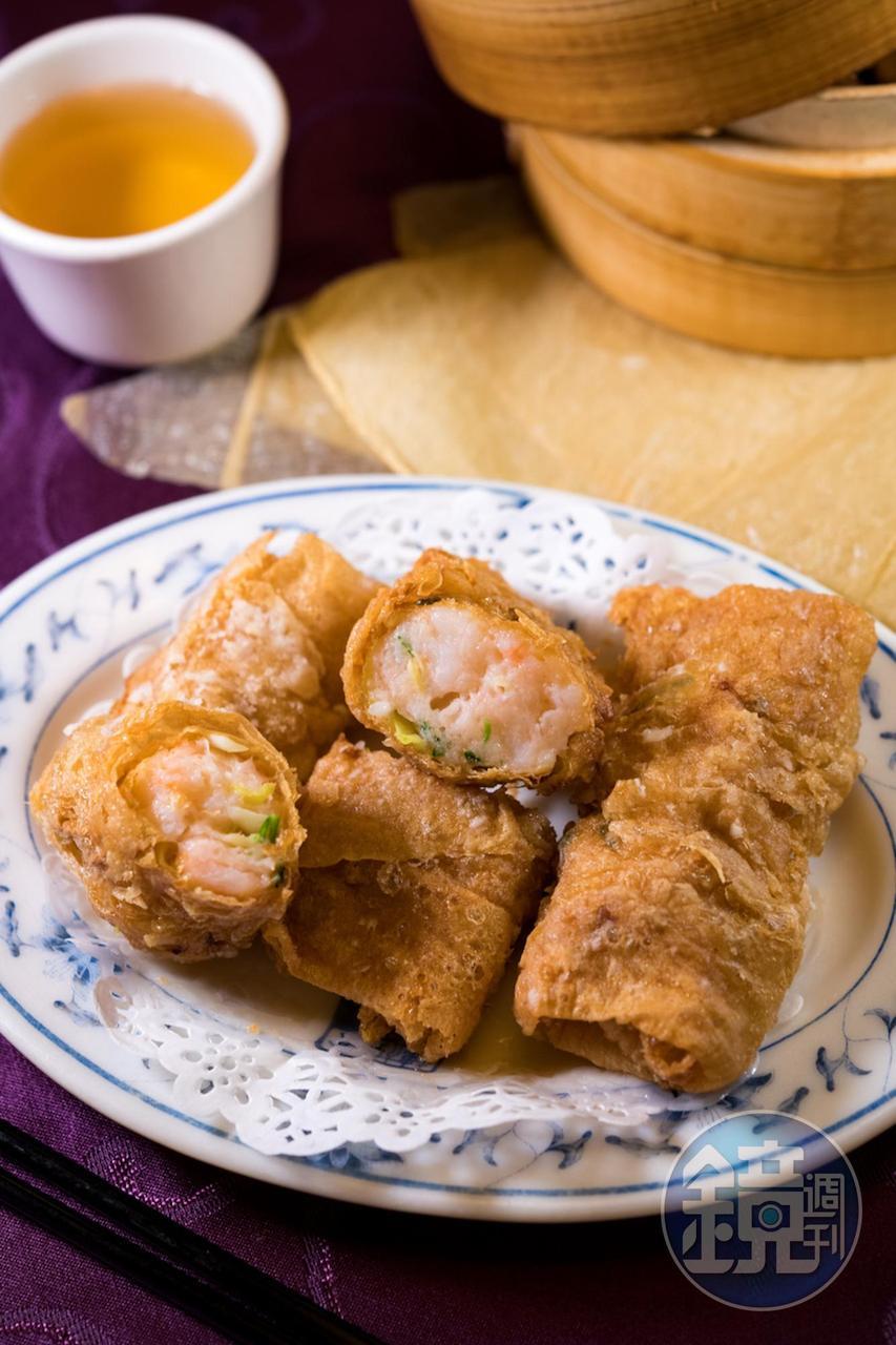 脆皮酥香的「腐皮鮮蝦卷」,內餡鮮彈爽脆。(130元/份)
