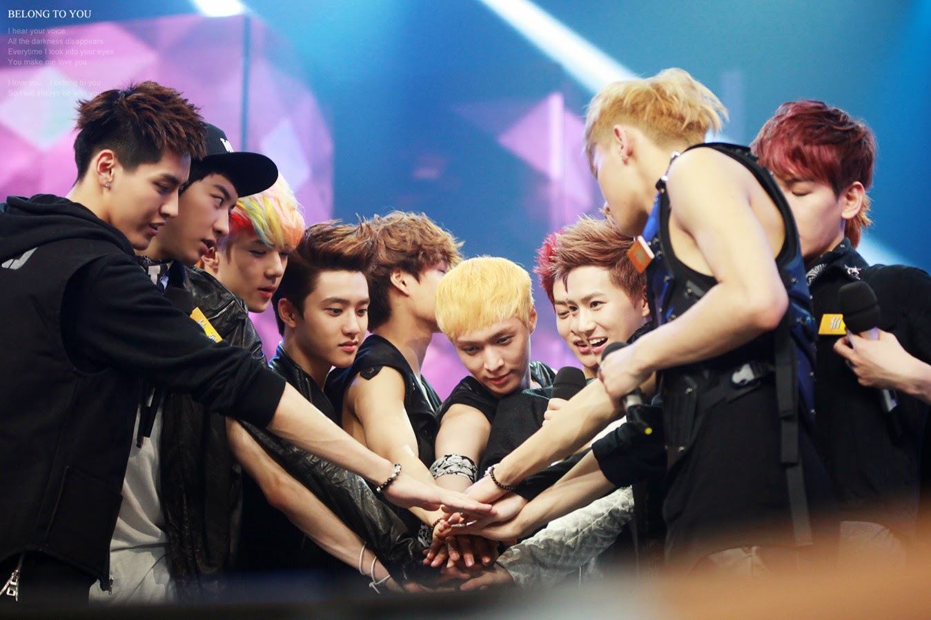 吳亦凡（左一）被捕，遭大陸官方明令封殺，陸綜《快樂大本營》將他曾上過的集數，包括還在EXO韓團時期的全遭下架。（網路圖片）