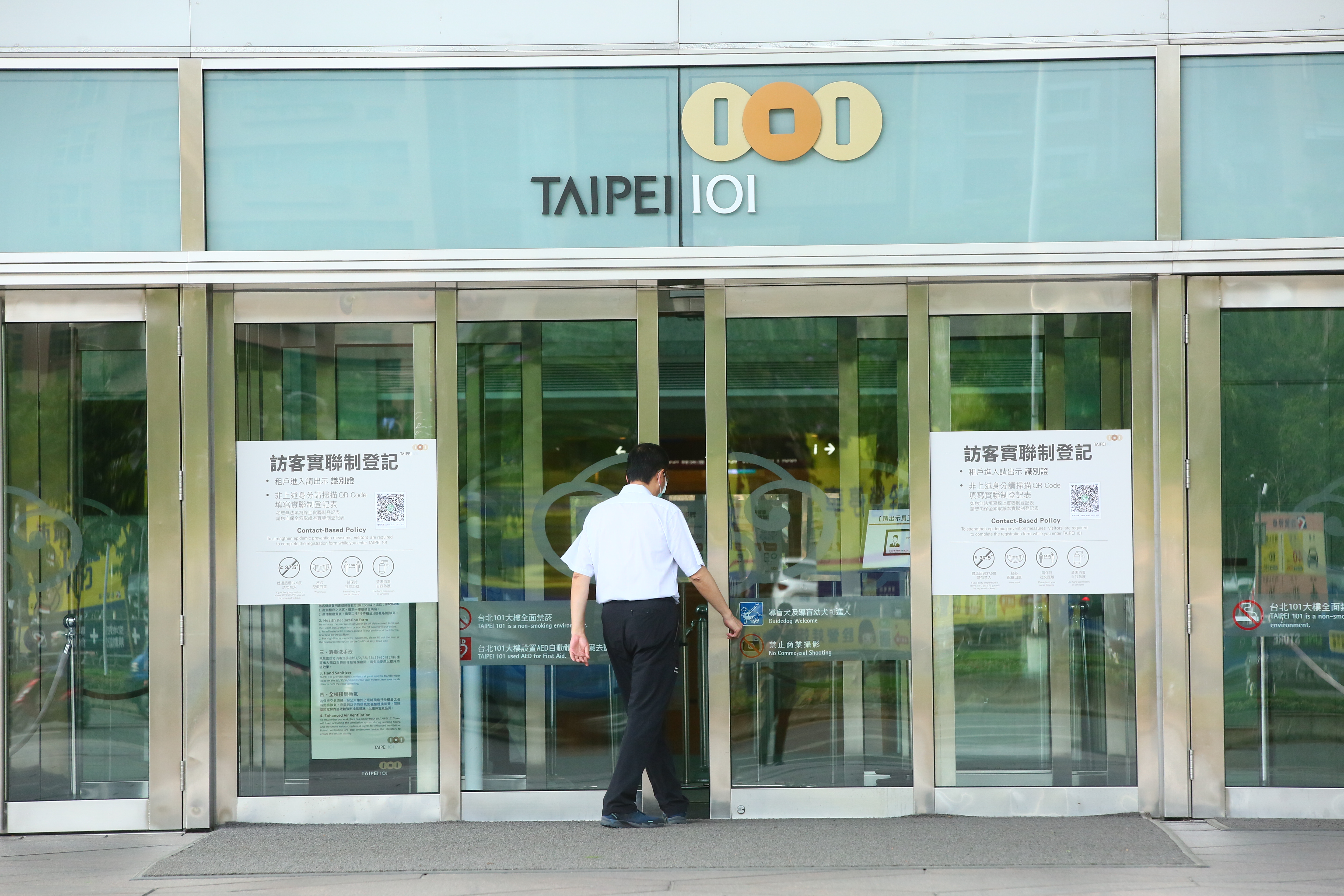 台北市今天公布2確診個案足跡，其中案15847極為101百貨櫃員。（本刊資料照）