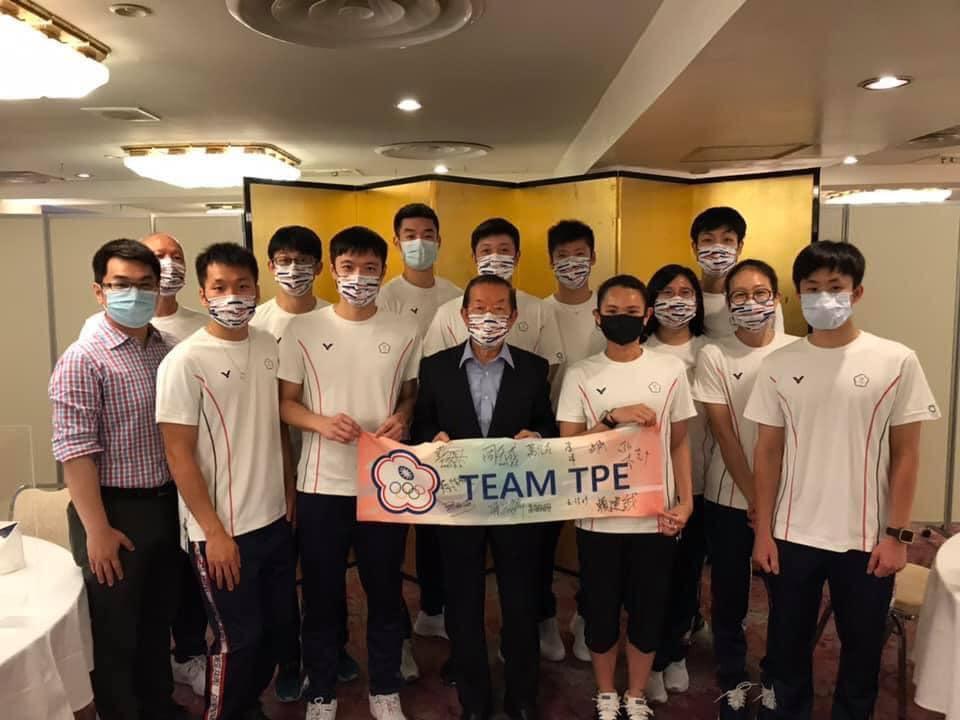 駐日大使謝長廷在臉書分享台灣奧運選手們歸國的心情。(翻攝自謝長廷臉書)