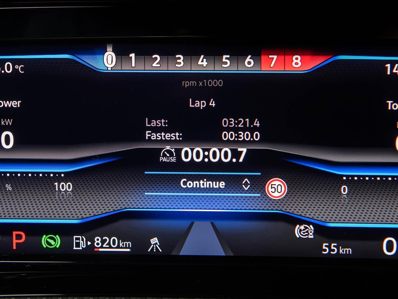 專屬的R View介面，是Golf R MK8上才有的儀表顯示。