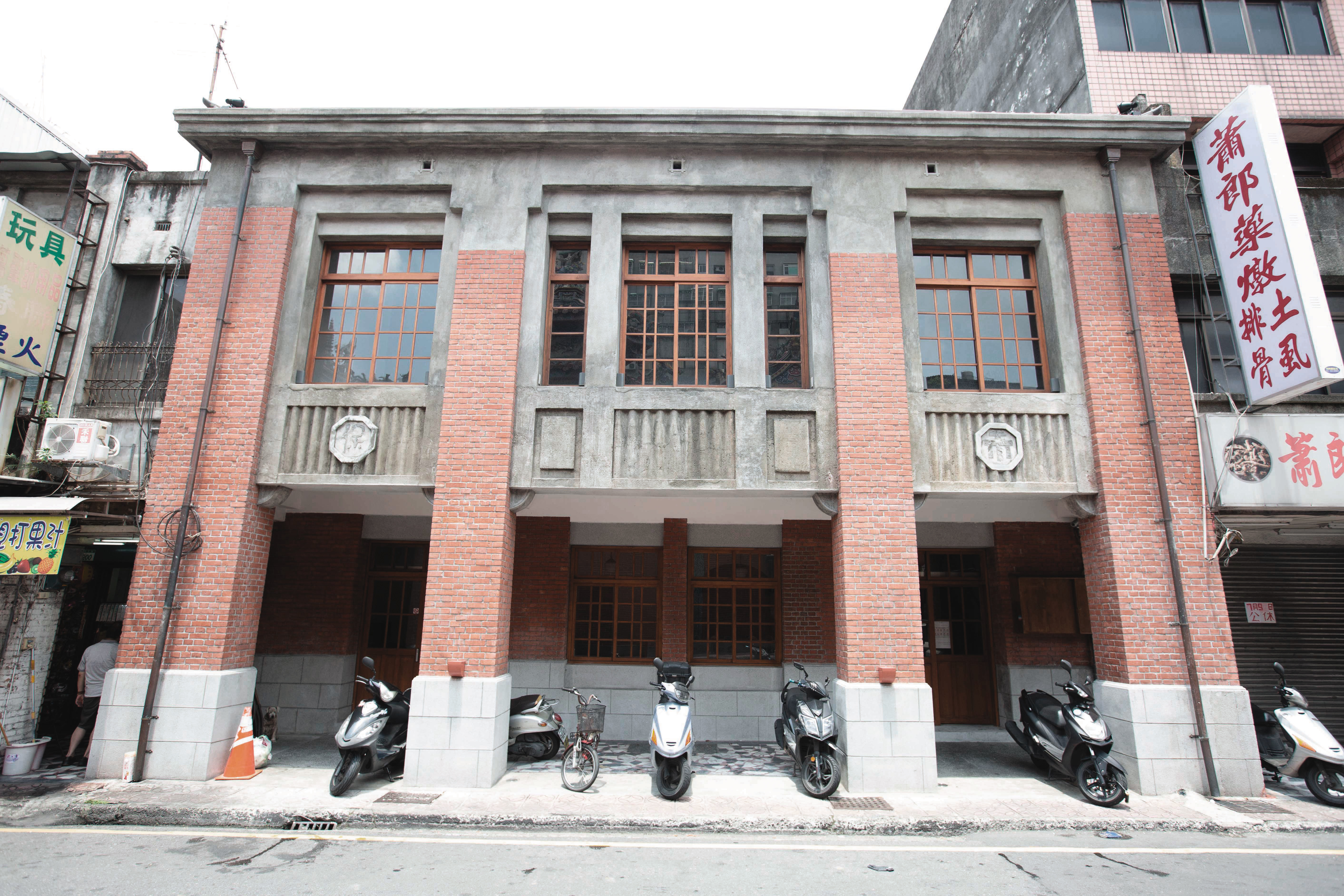 大廟口派出所位於桃園古城區中心。