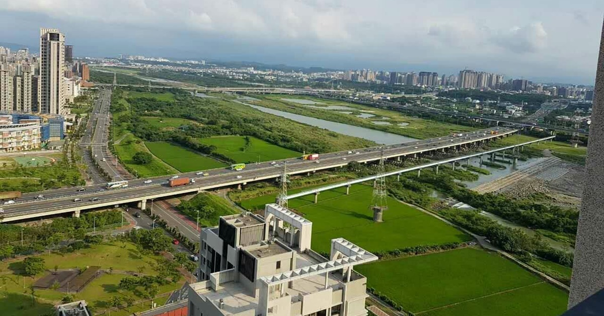 就業機會與平均所得多寡，是房市熱度很好的預測標準。其中竹北市就因平均收入高、就業機會多，成為雙冠王。