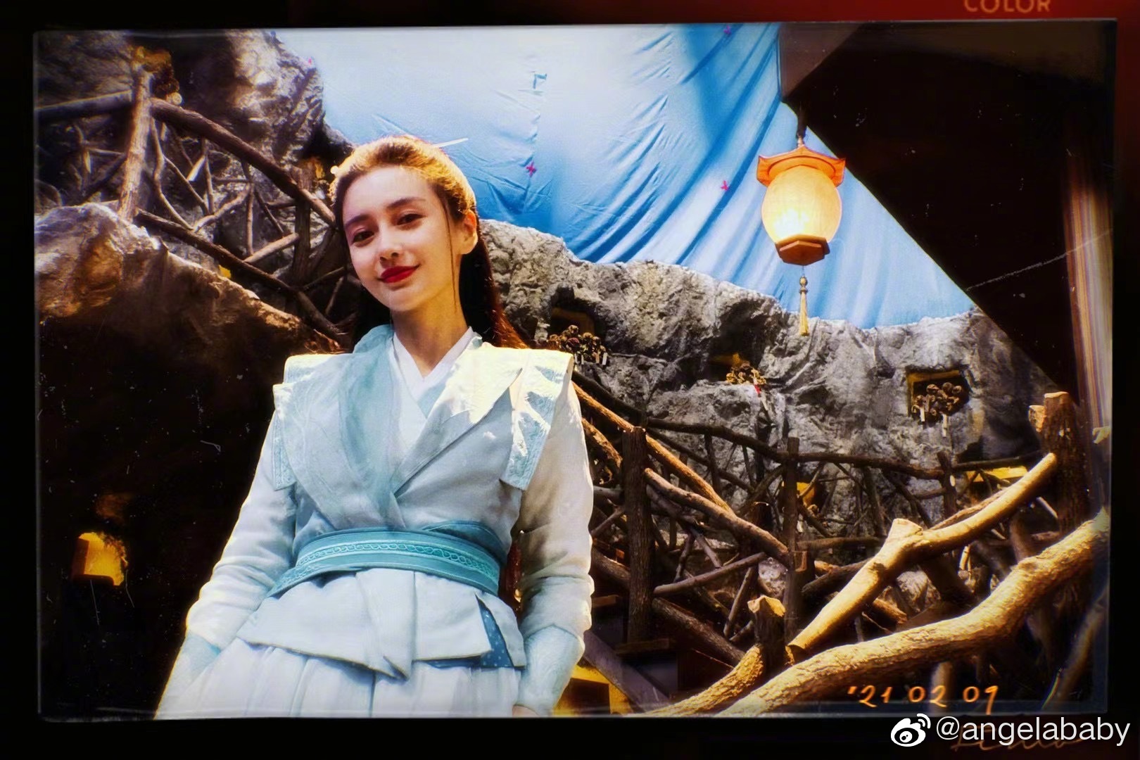 Angelababy不忿長期被網友造謠，且爆料她出軌吳亦凡，一狀告進法院，獲得勝訴。（翻攝自Angelababy微博）