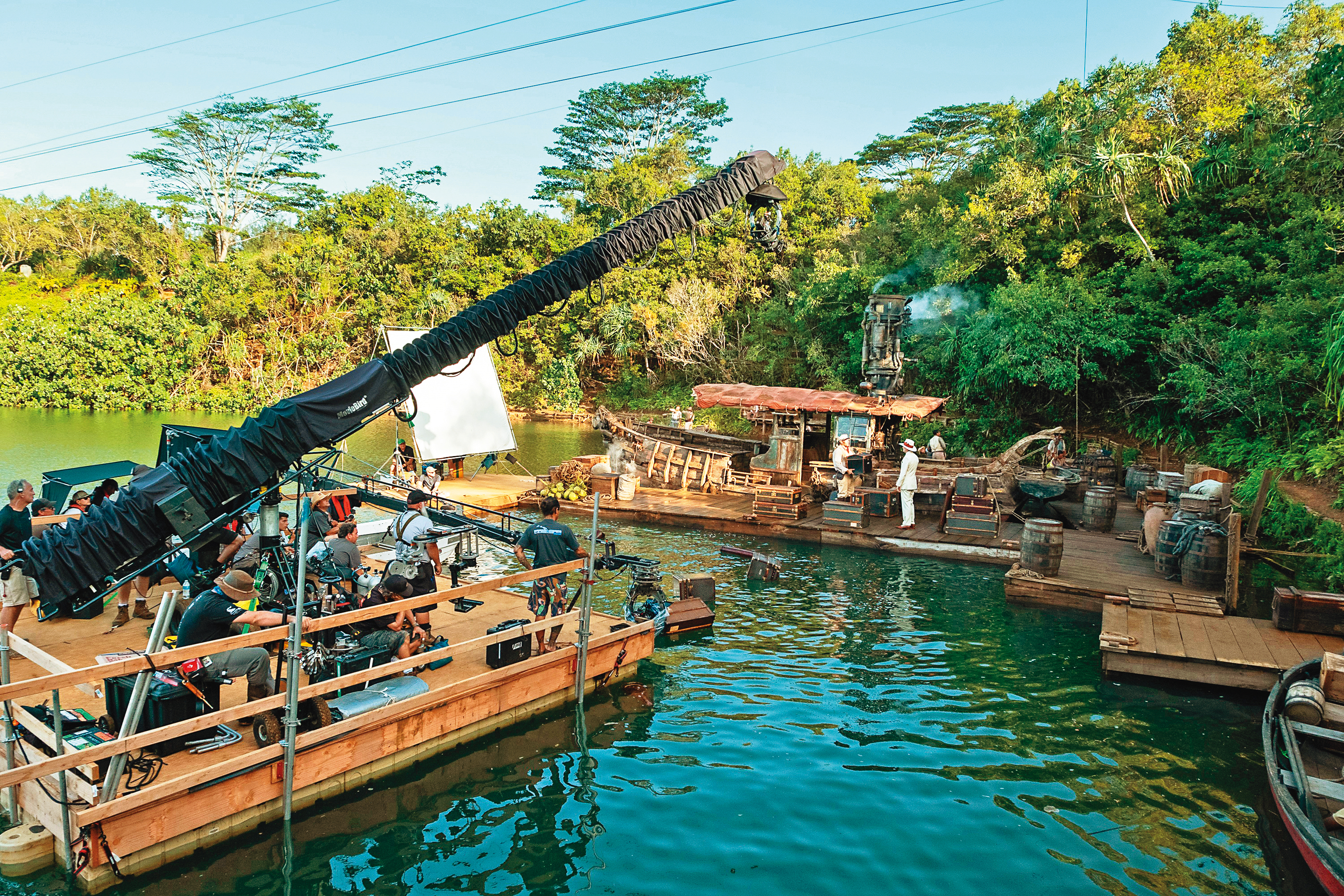 後疫情時代來臨，好萊塢各大片商欲重拾往日榮景將面臨更多挑戰，圖為電影《叢林奇航》拍攝現場。（迪士尼影業提供）