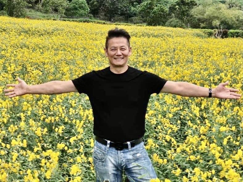 徐乃麟日前接種完第一劑AZ疫苗,相當期待9月份BNT疫苗到來,政府能開放混打。(翻攝自徐乃麟臉書)
