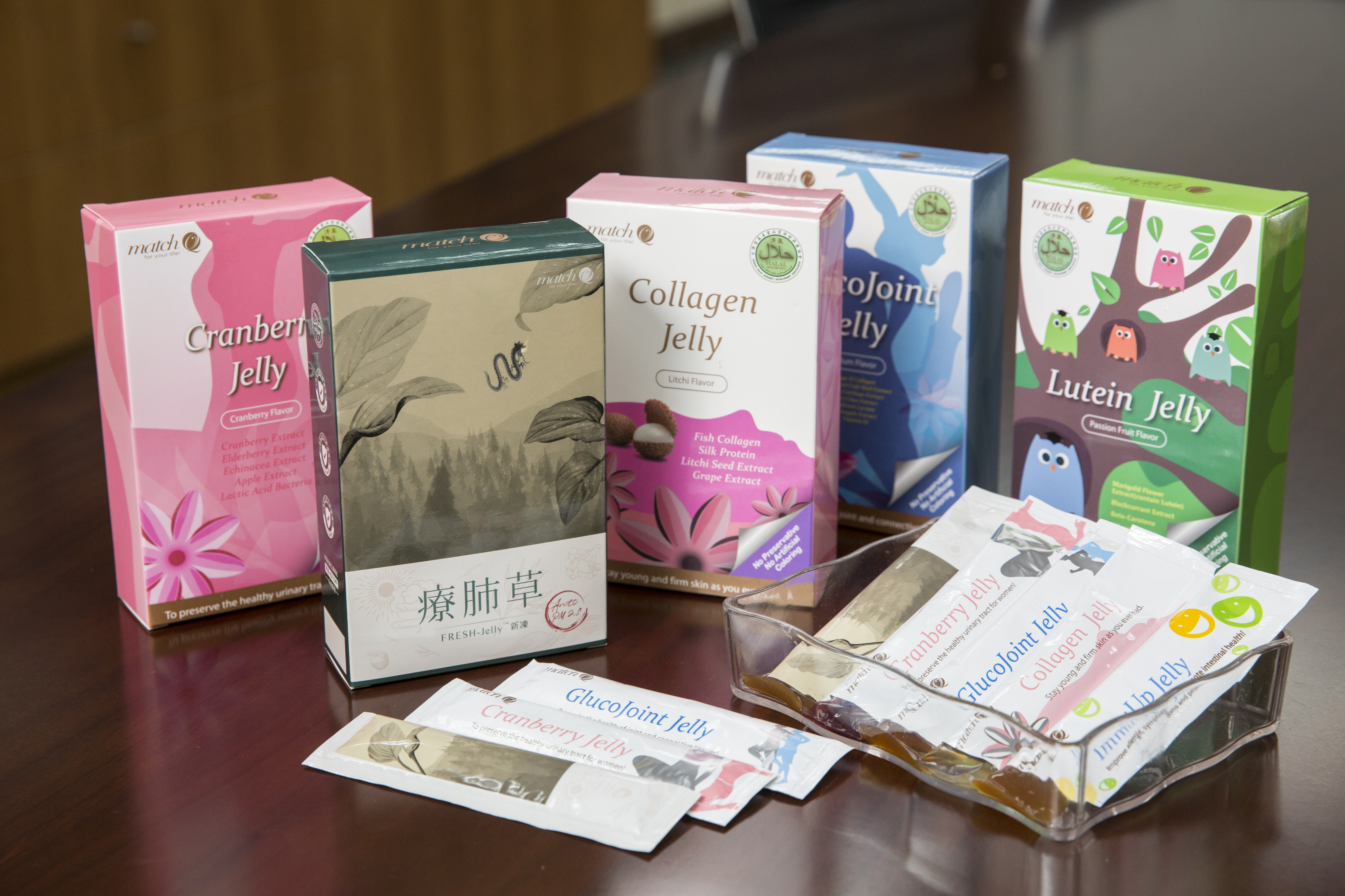 歷經2年努力，逢興是國內第一家果凍劑型保健食品廠，研發與代工實力獲得全球最大保健品牌指定成為果凍系列唯一供應商。