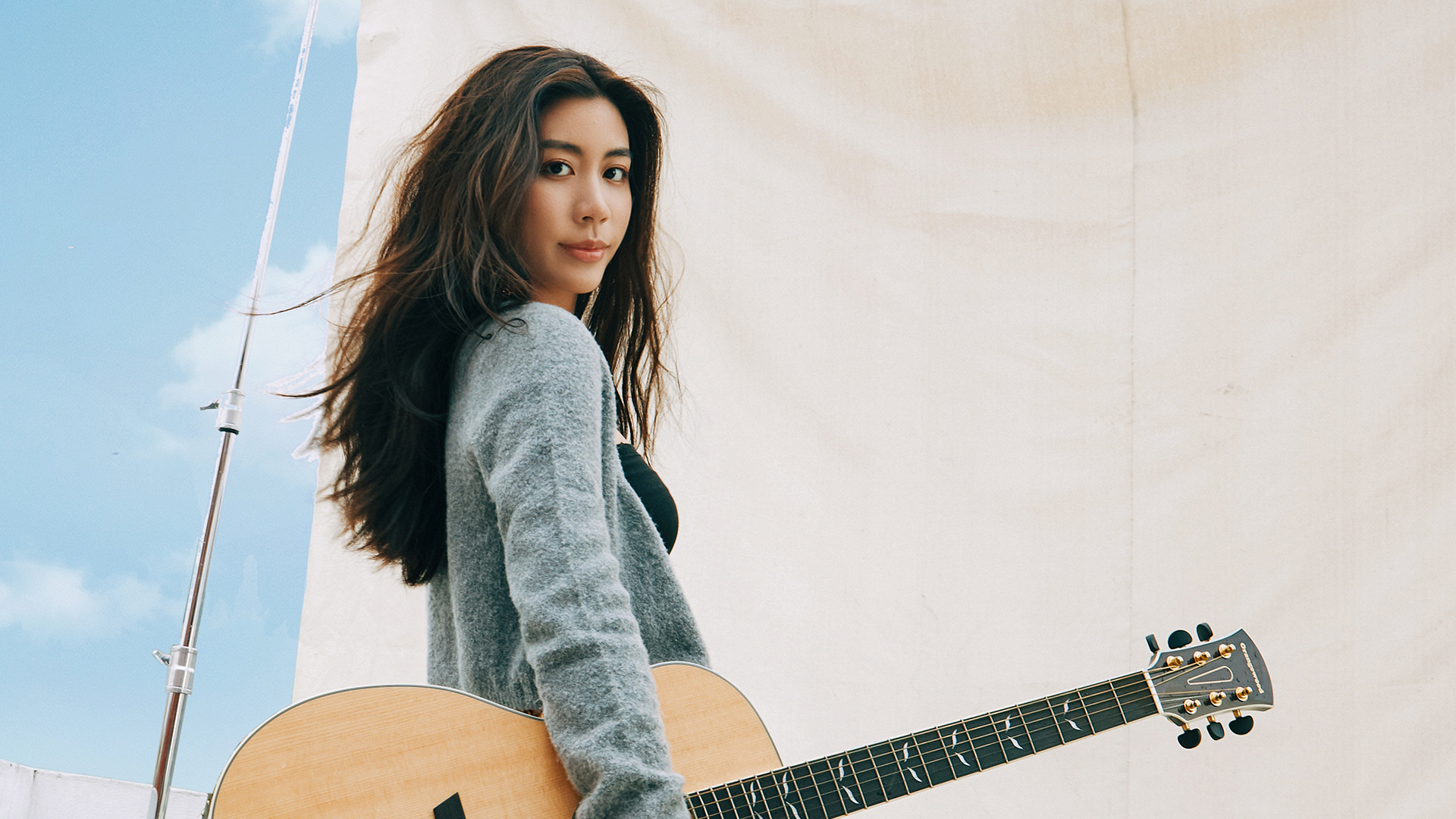 巫詠歡發布首支個人單曲〈你是怎麼了What is it About You〉。（福茂唱片提供）