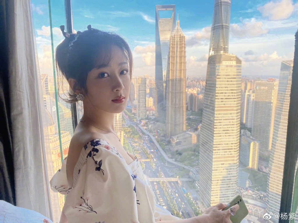 大陸女星楊紫主演的《青簪行》可能播出無望，但她與肖戰主演《餘生，請多指教》確定下月播出。（翻攝楊紫工作室微博）